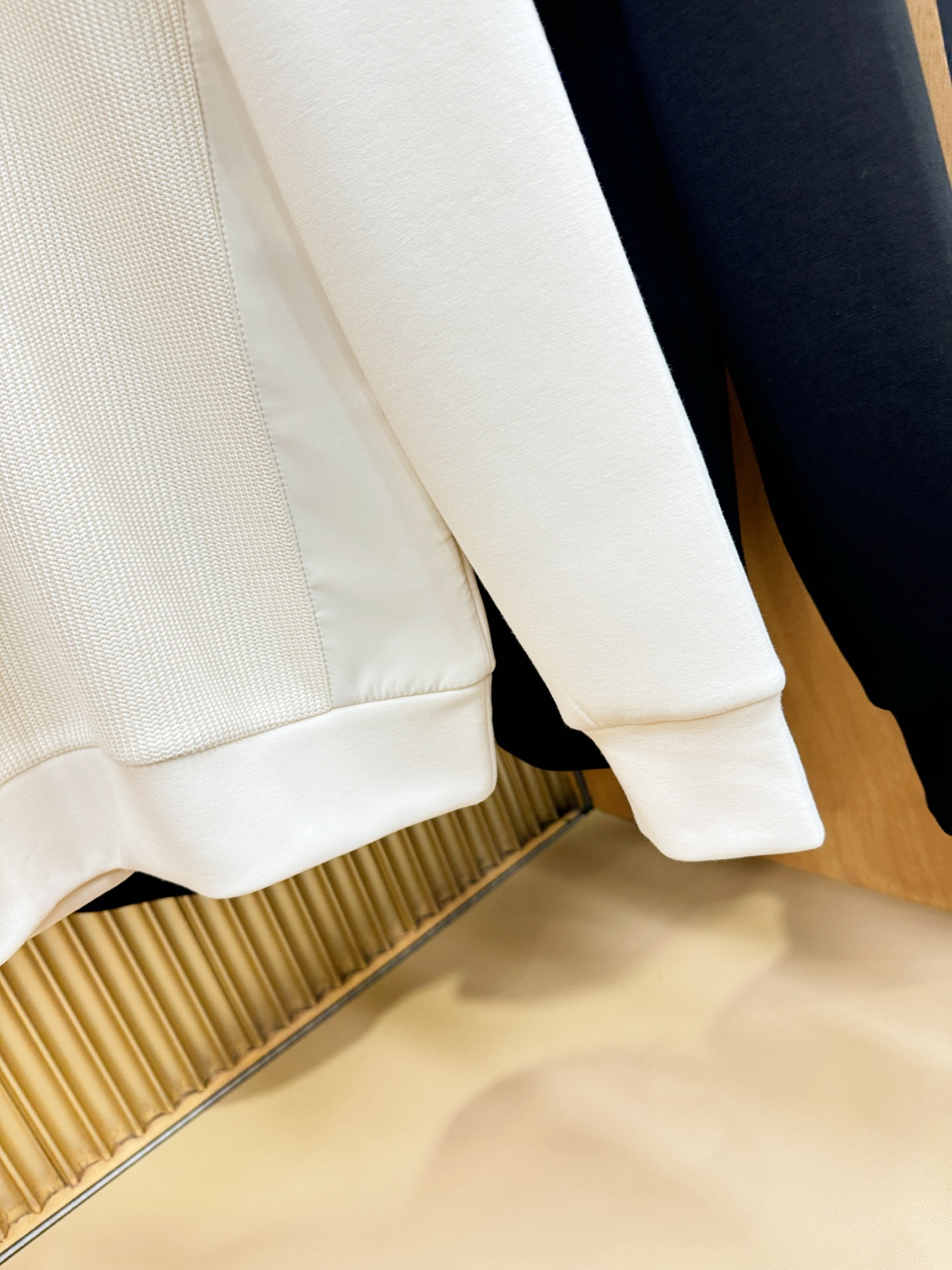 Moncler蒙口 2025ss秋冬新品 抓绒长袖卫衣，经典Logo设计，百搭款 官网同步发售 定制面料