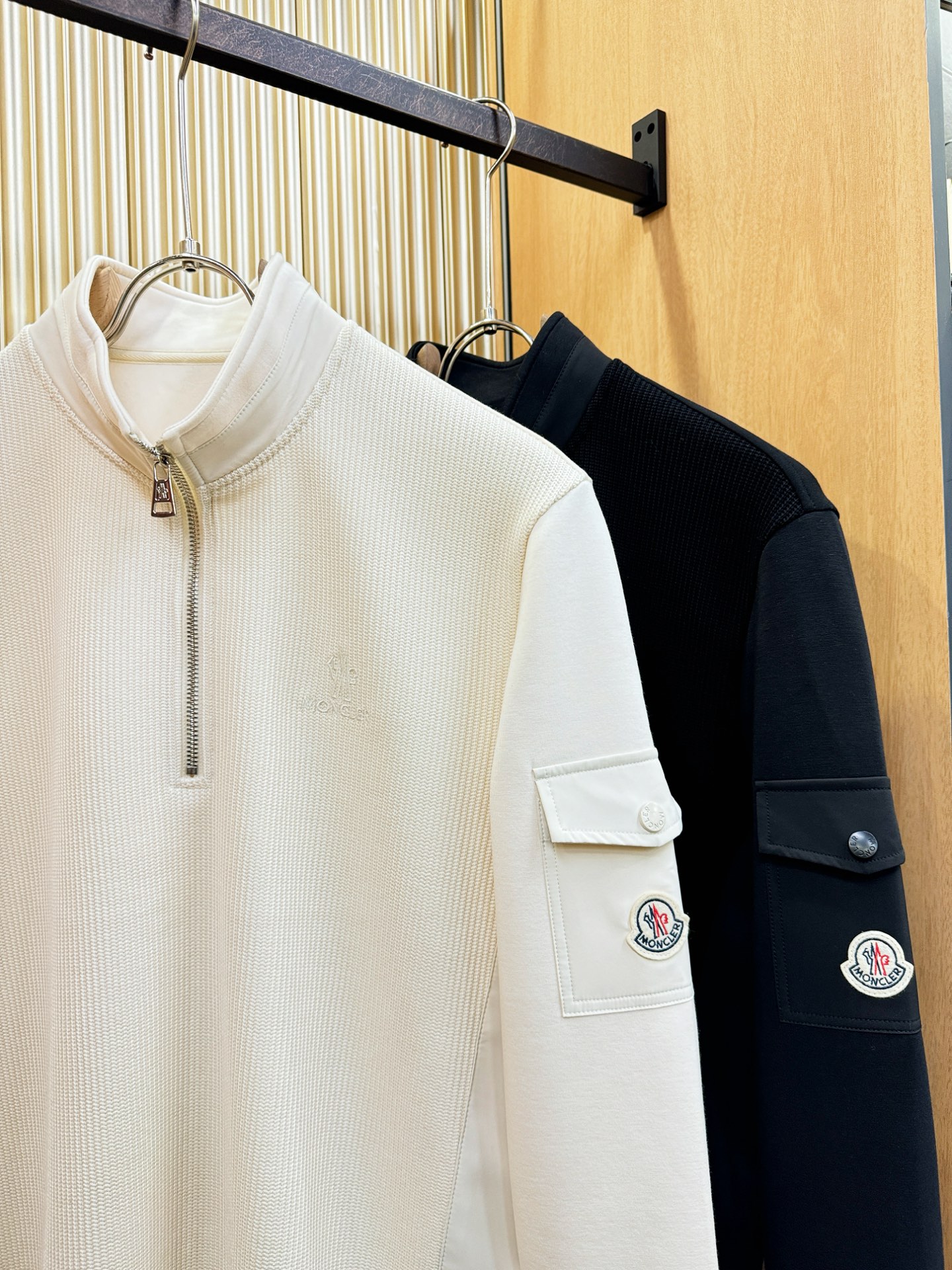 Moncler蒙口 2025ss秋冬新品 抓绒长袖卫衣，经典Logo设计，百搭款 官网同步发售 定制面料