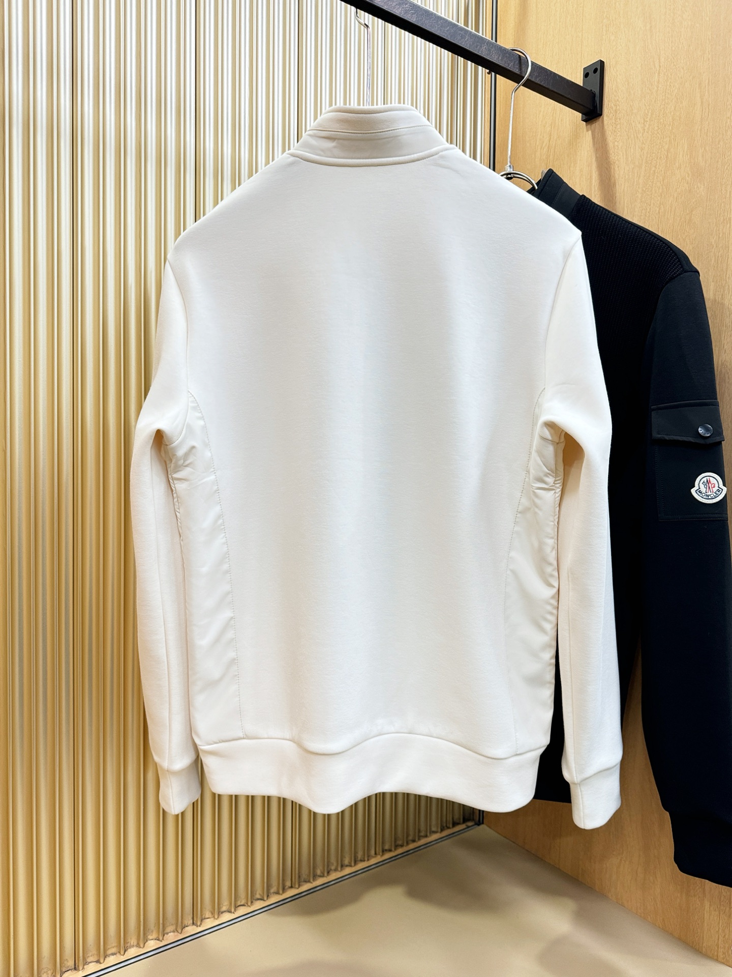 Moncler蒙口 2025ss秋冬新品 抓绒长袖卫衣，经典Logo设计，百搭款 官网同步发售 定制面料