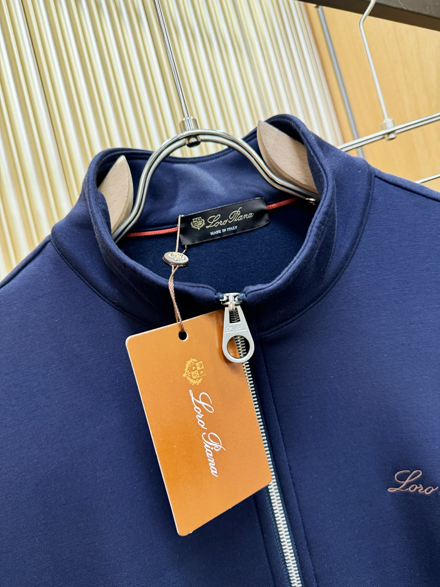 套装Loro Piana诺悠翩雅 2025秋冬新款抓绒套装，内里抓绒保暖，细节精致高级，高级感满满。定制