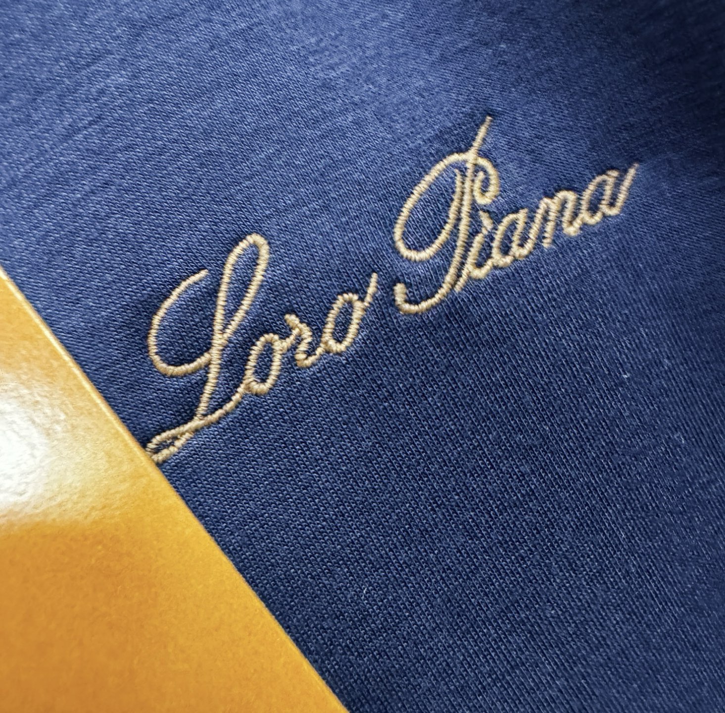 套装Loro Piana诺悠翩雅 2025秋冬新款抓绒套装，内里抓绒保暖，细节精致高级，高级感满满。定制