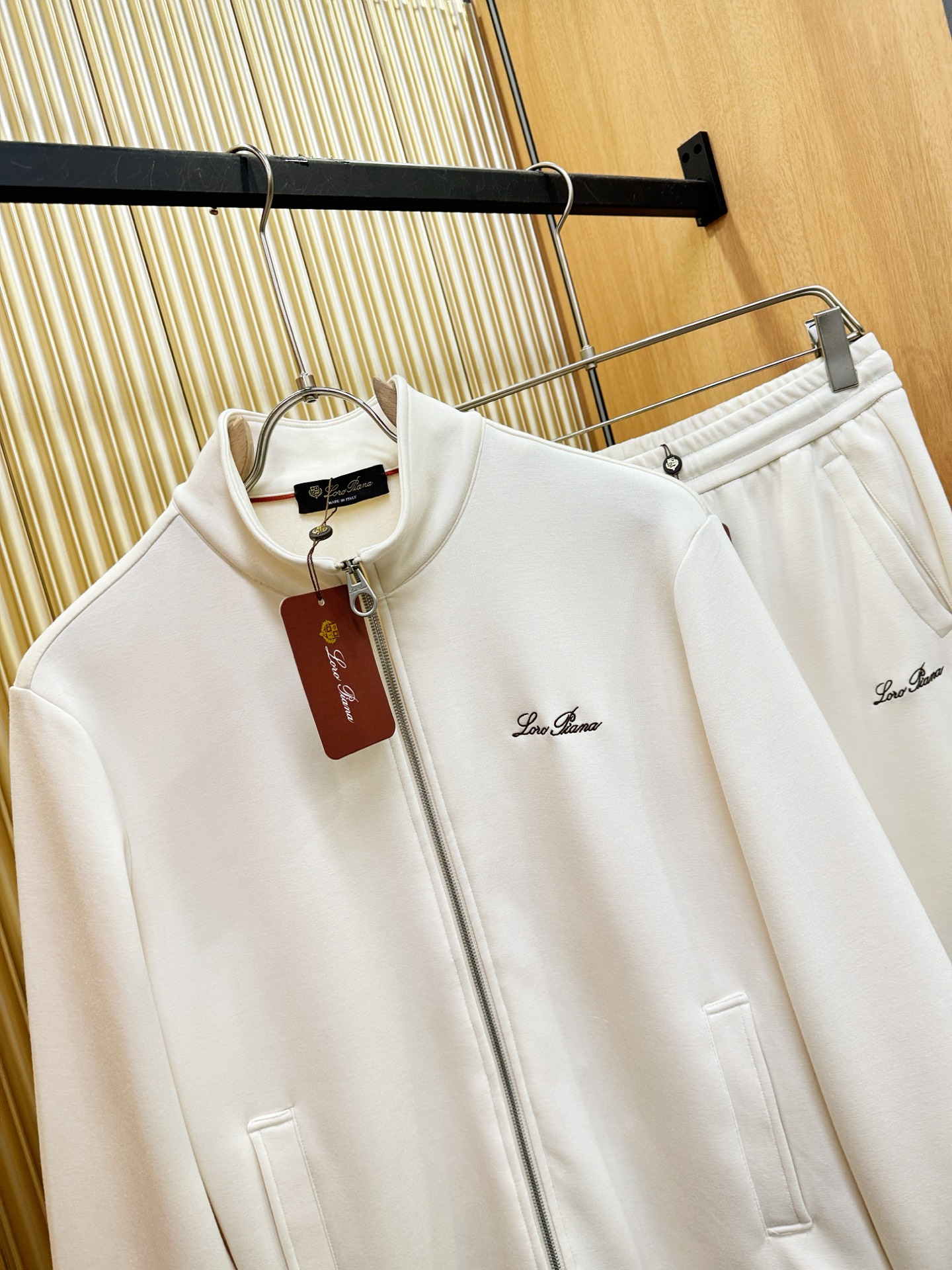 套装Loro Piana诺悠翩雅 2025秋冬新款抓绒套装，内里抓绒保暖，细节精致高级，高级感满满。定制