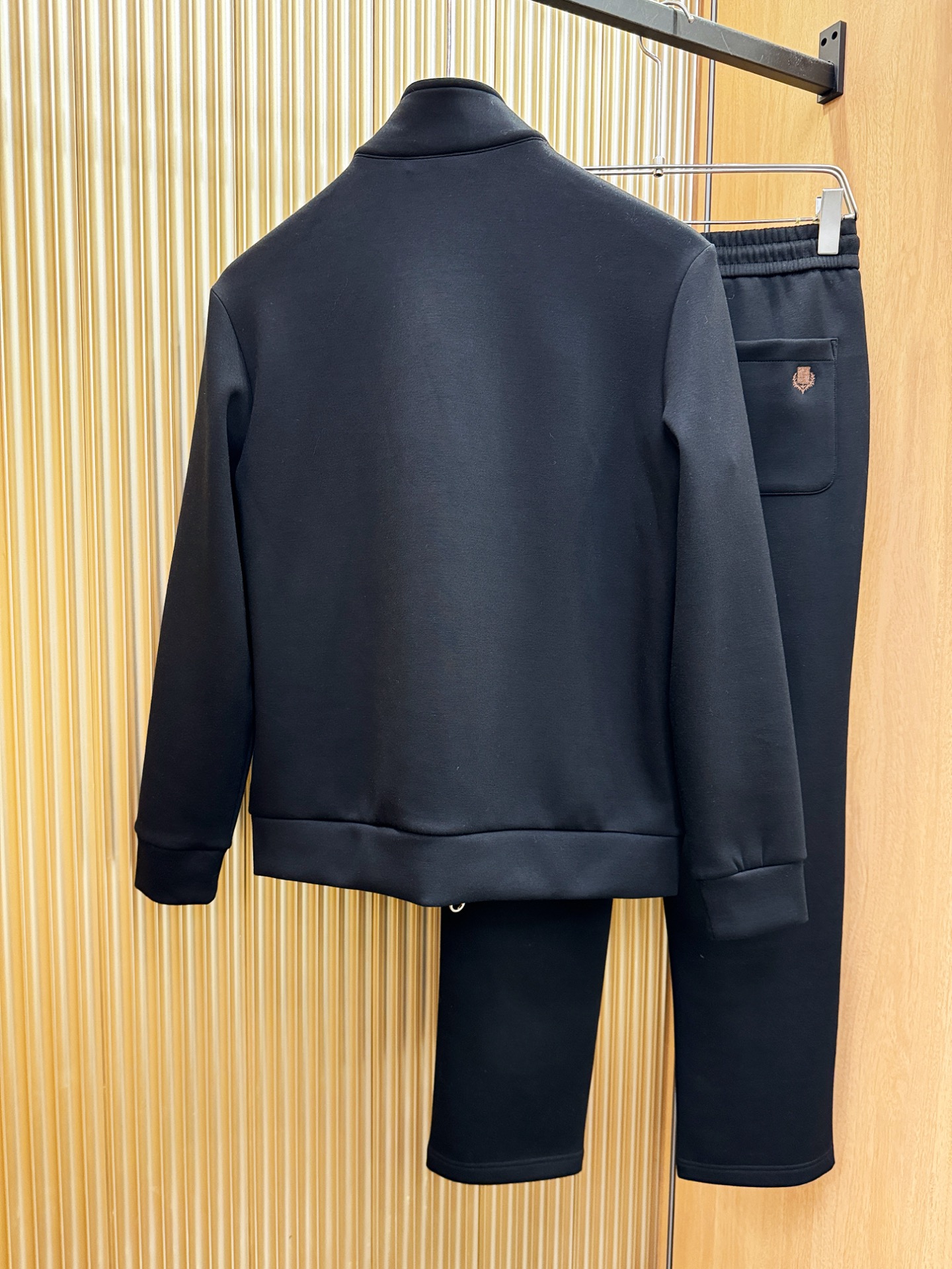 套装Loro Piana诺悠翩雅 2025秋冬新款抓绒套装，内里抓绒保暖，细节精致高级，高级感满满。定制