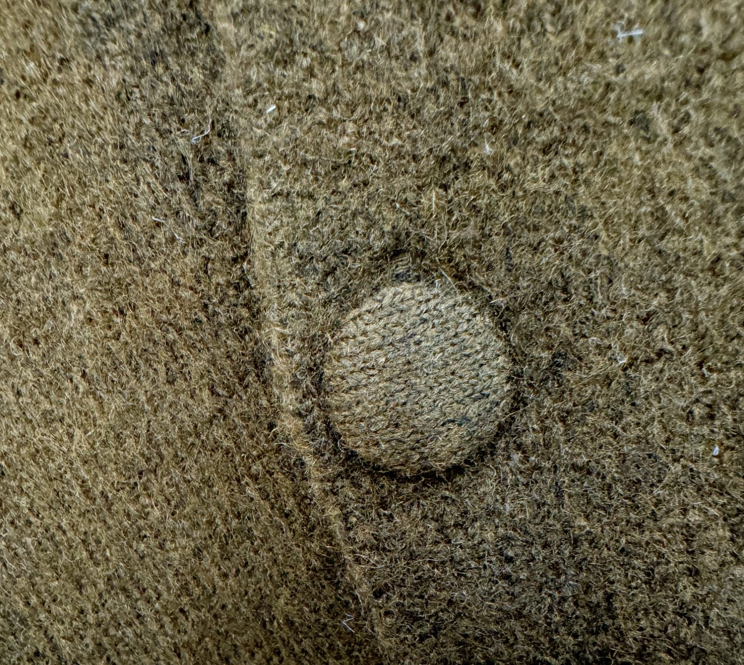 Loro Piana诺悠翩雅 2025秋冬新款毛衣开衫，手感柔软。 logo图案设计，贸易公司渠道稀出，