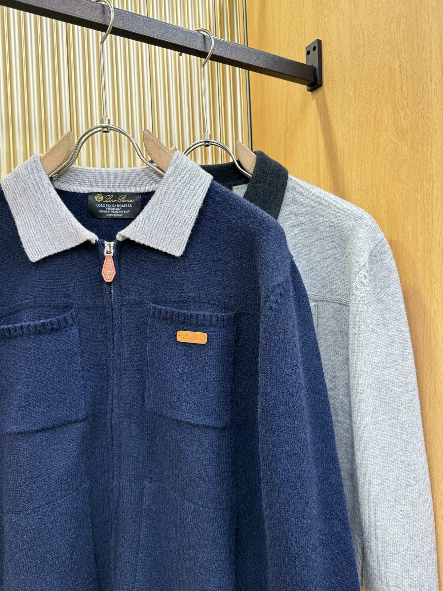 Loro Piana诺悠翩雅 2025秋冬新款毛衣开衫，手感柔软。 logo图案设计，贸易公司渠道稀出，