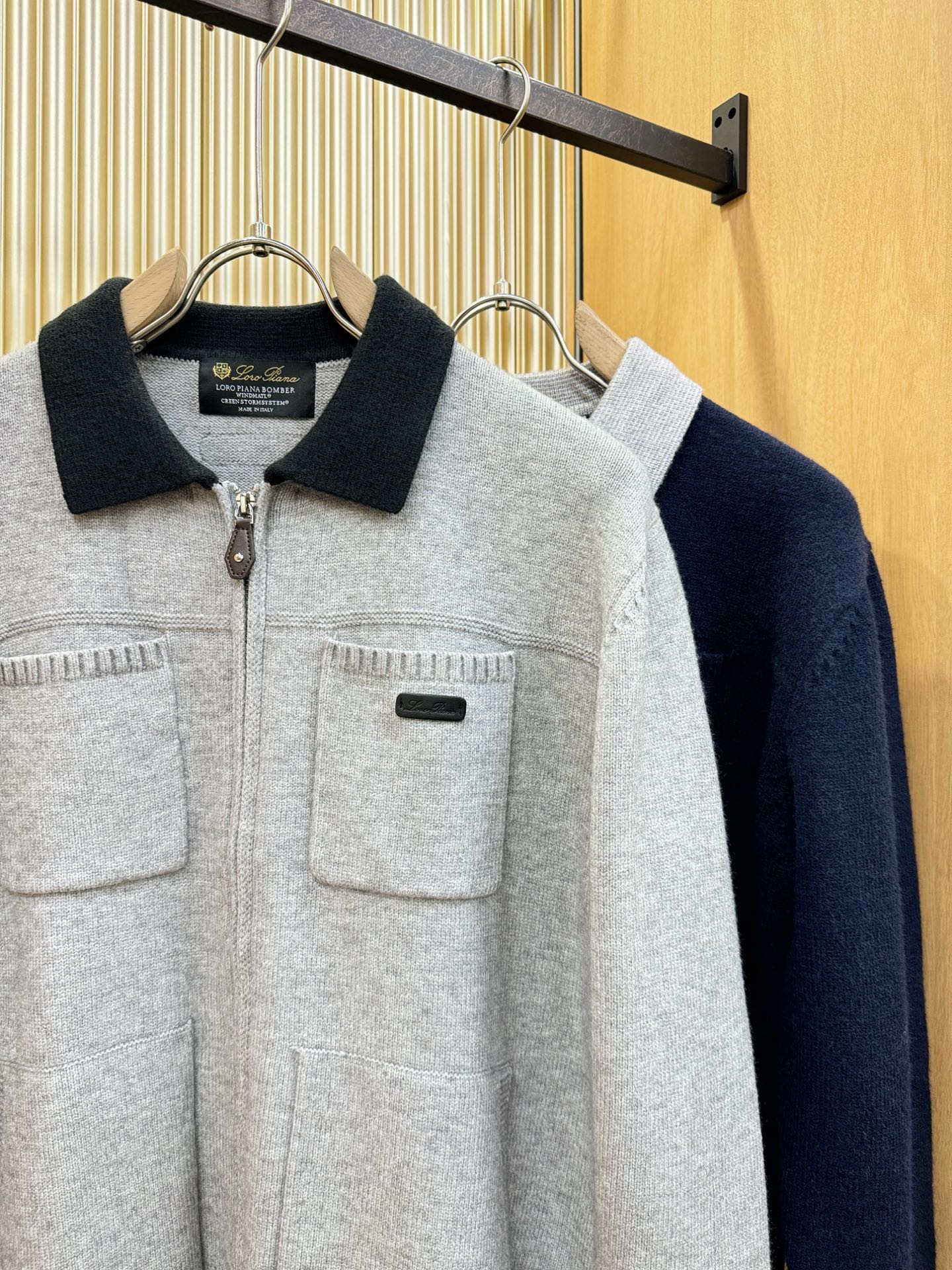 Loro Piana诺悠翩雅 2025秋冬新款毛衣开衫，手感柔软。 logo图案设计，贸易公司渠道稀出，