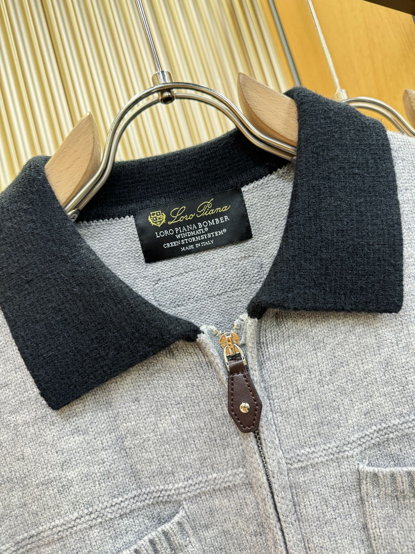 Loro Piana诺悠翩雅 2025秋冬新款毛衣开衫，手感柔软。 logo图案设计，贸易公司渠道稀出，