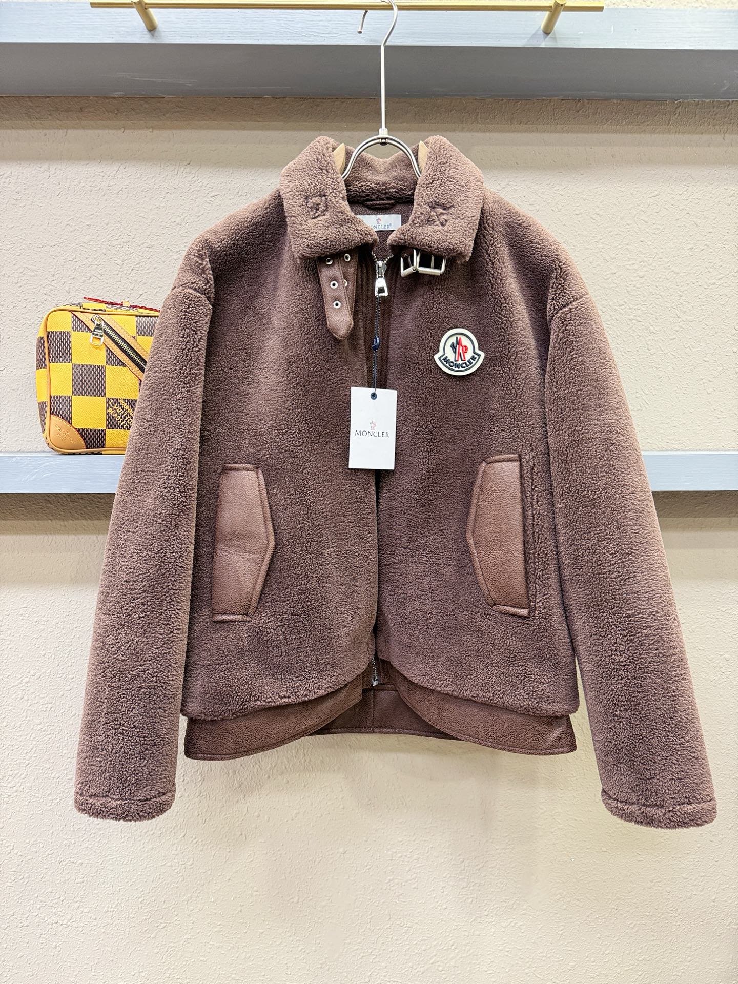 Moncler蒙口 新品皮毛一体，原生态人造皮面料；100%进口皮毛一体！采用进口人造皮！皮料品质相当高