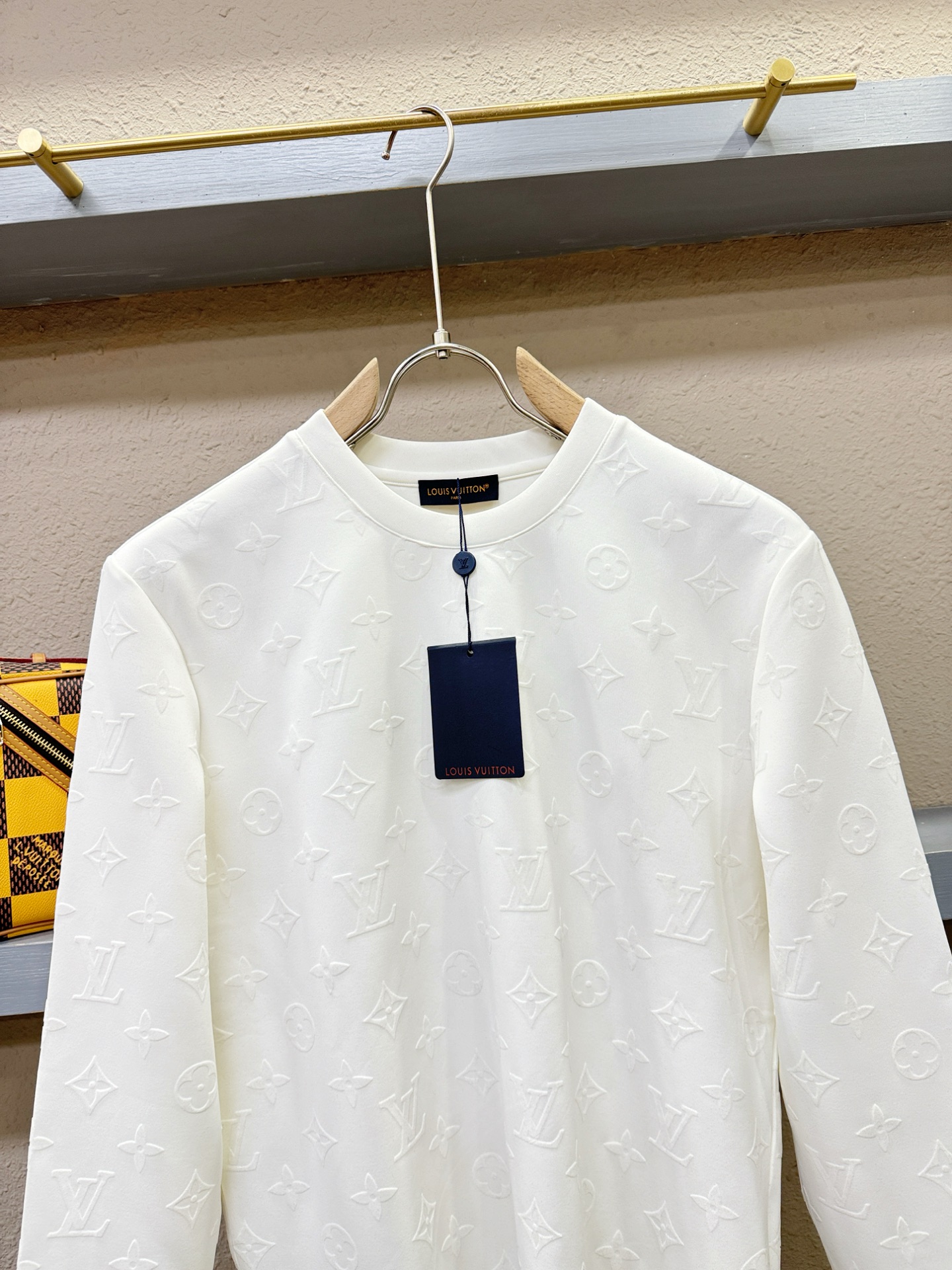 LV路易威登2025ss秋冬新品 长袖T恤，经典Logo设计，百搭款 官网同步发售 定制面料，柔软细腻 