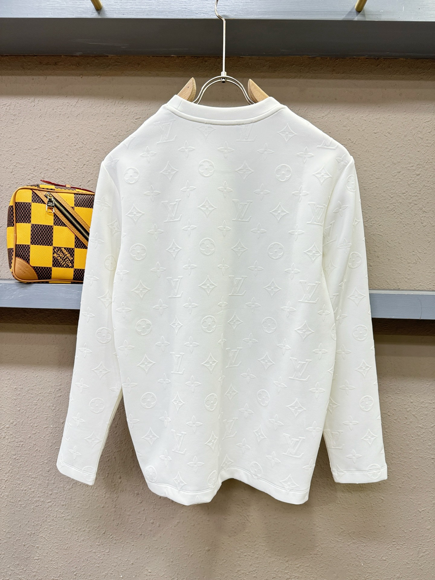 LV路易威登2025ss秋冬新品 长袖T恤，经典Logo设计，百搭款 官网同步发售 定制面料，柔软细腻 