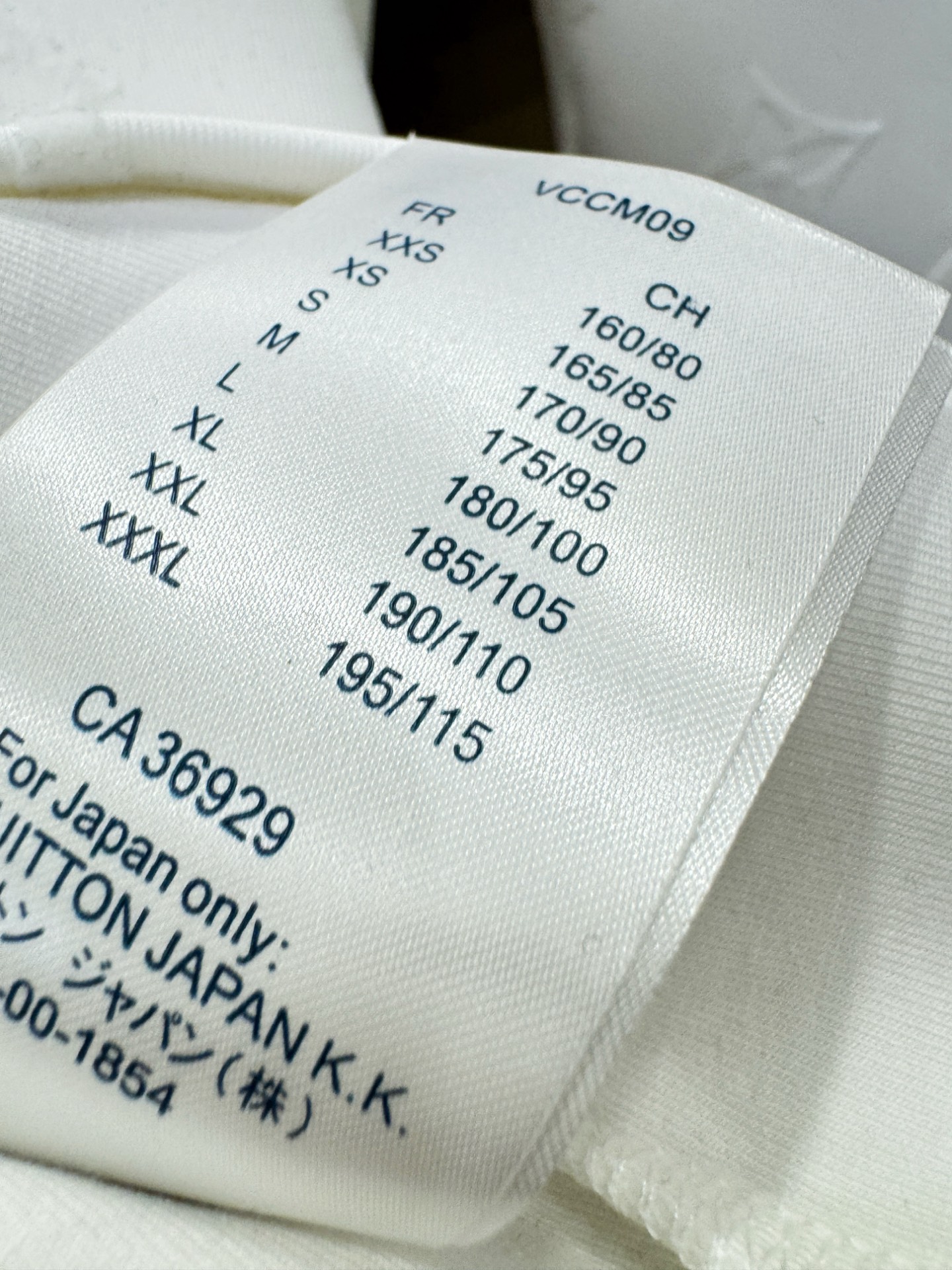 LV路易威登2025ss秋冬新品 长袖T恤，经典Logo设计，百搭款 官网同步发售 定制面料，柔软细腻 