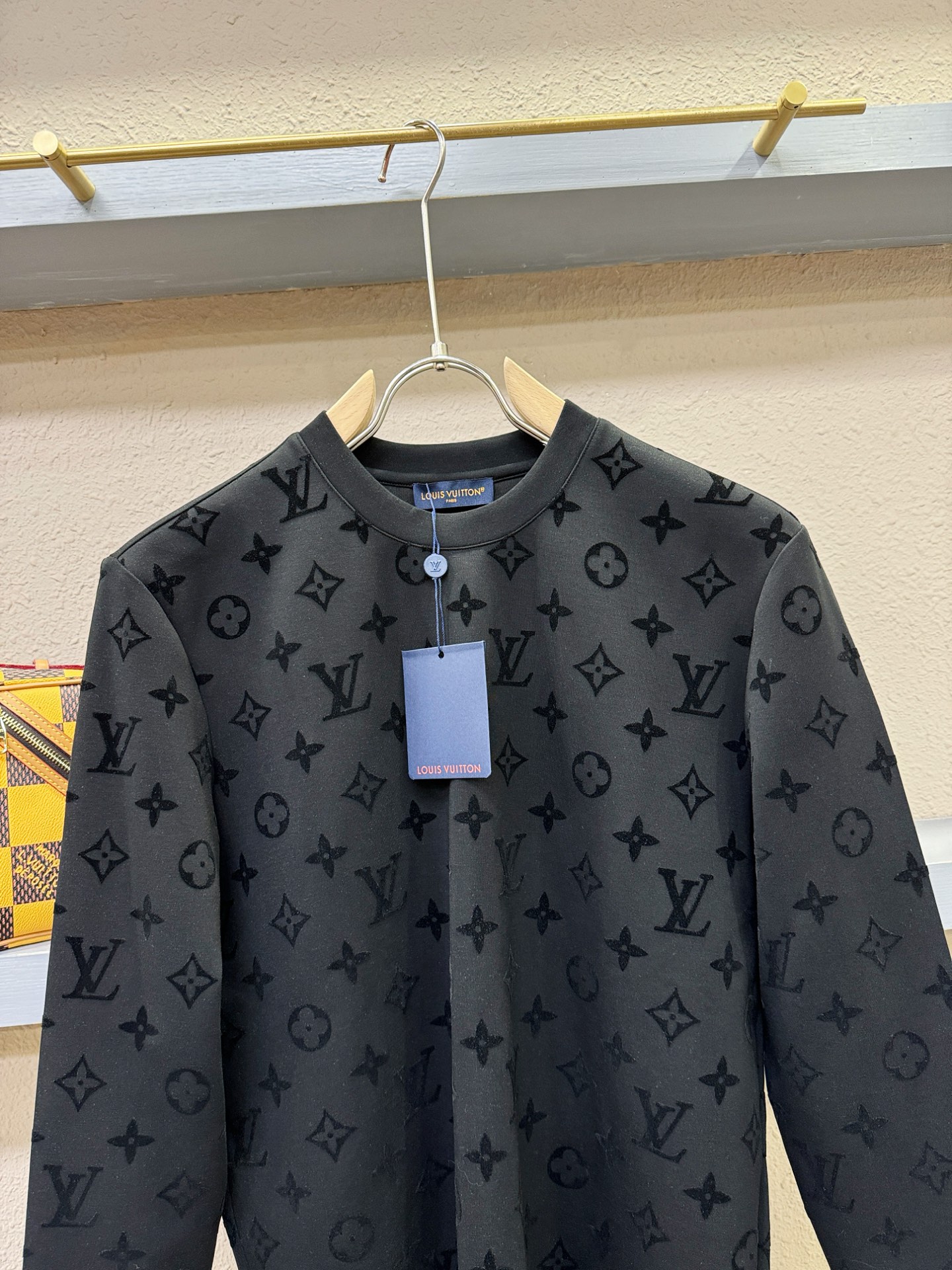 LV路易威登2025ss秋冬新品 长袖T恤，经典Logo设计，百搭款 官网同步发售 定制面料，柔软细腻 