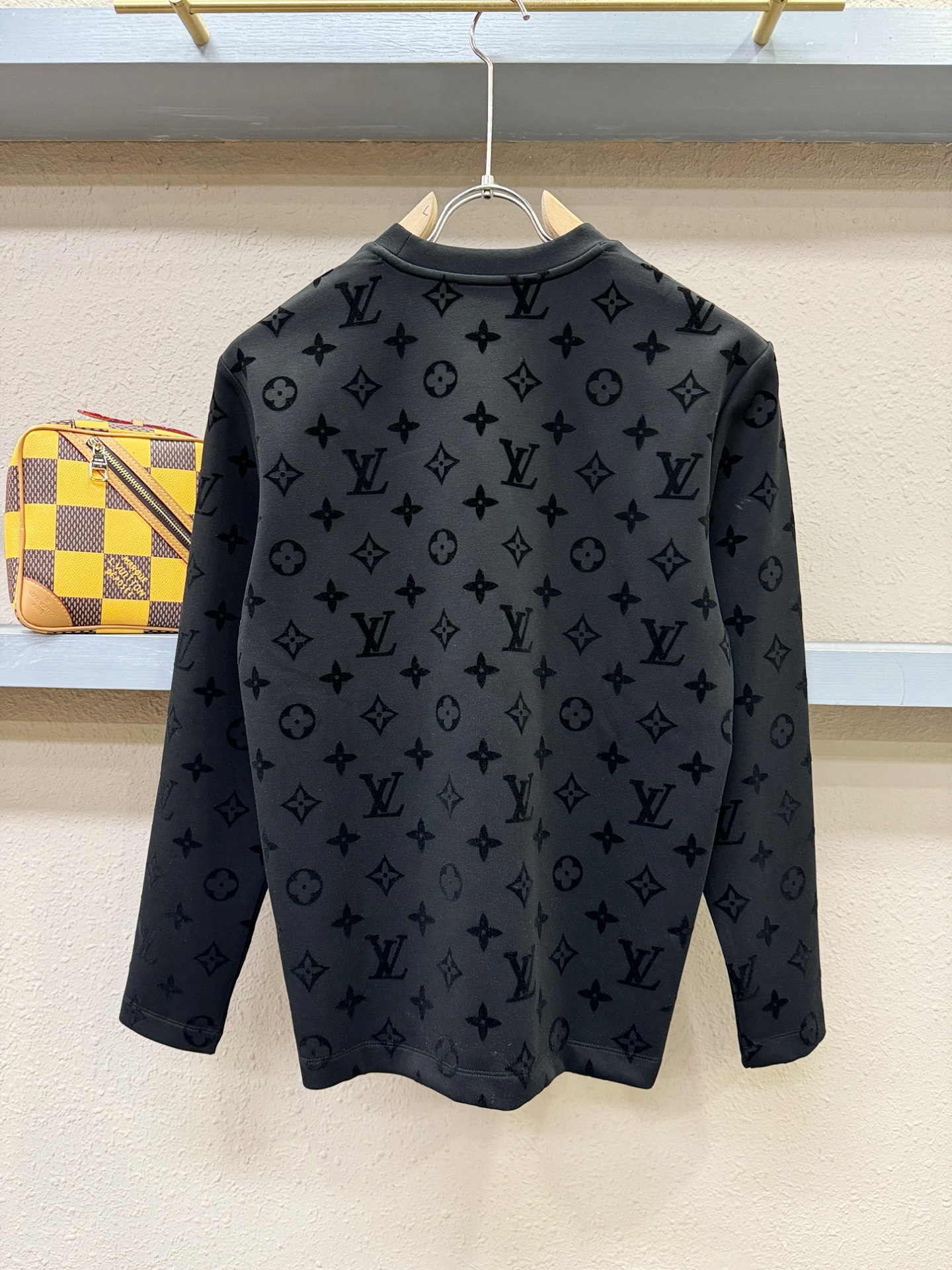 LV路易威登2025ss秋冬新品 长袖T恤，经典Logo设计，百搭款 官网同步发售 定制面料，柔软细腻 