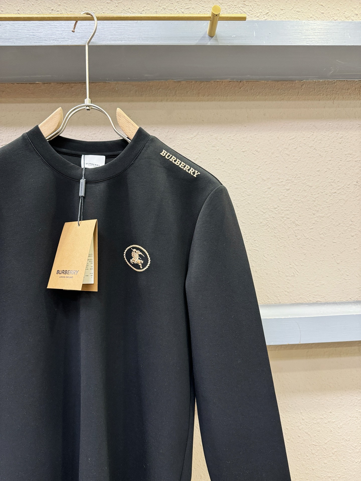 BURBERRY巴宝莉 2025ss秋冬新品 长袖T恤，经典Logo设计，百搭款 官网同步发售 定制面料