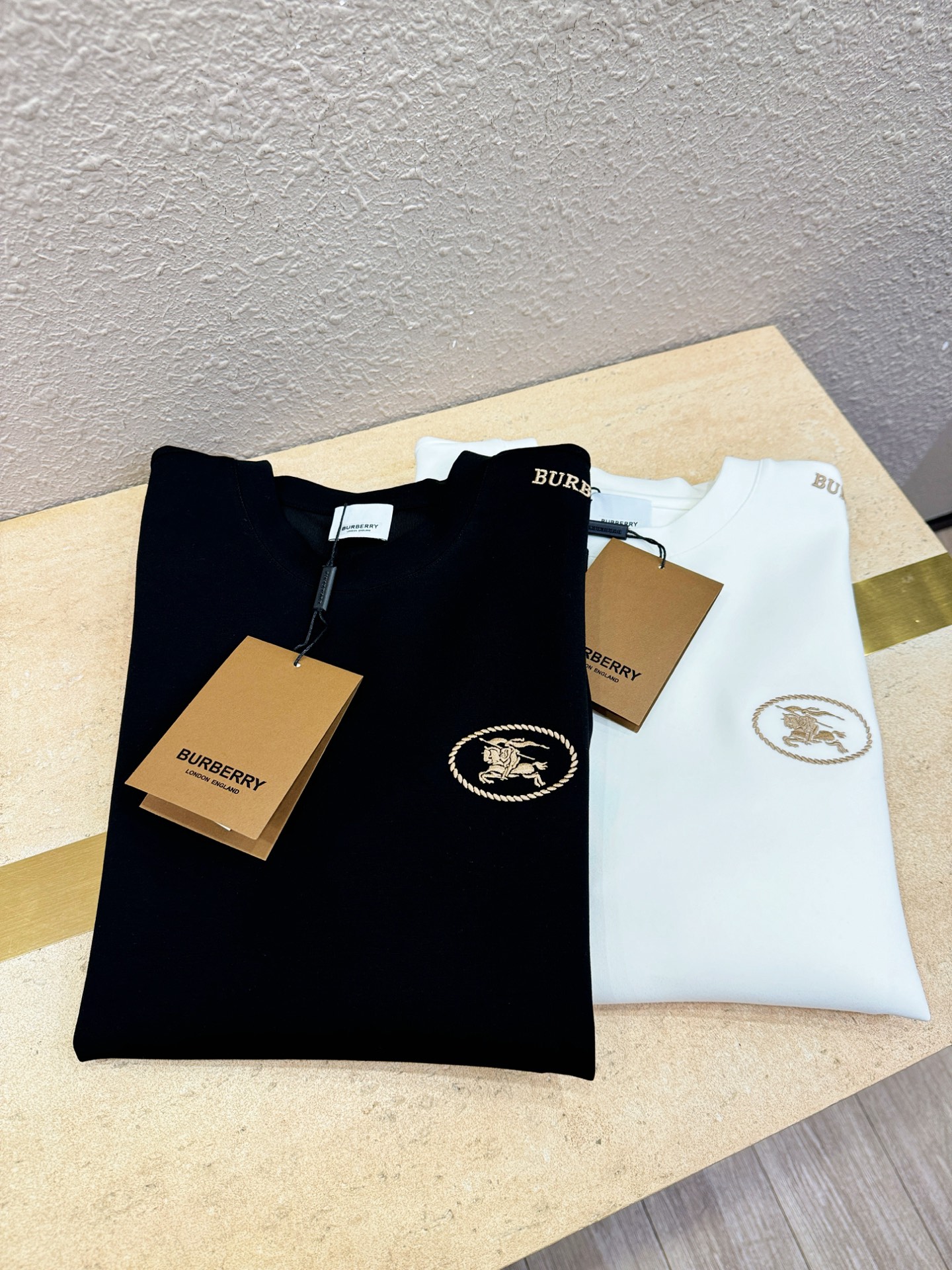 BURBERRY巴宝莉 2025ss秋冬新品 长袖T恤，经典Logo设计，百搭款 官网同步发售 定制面料