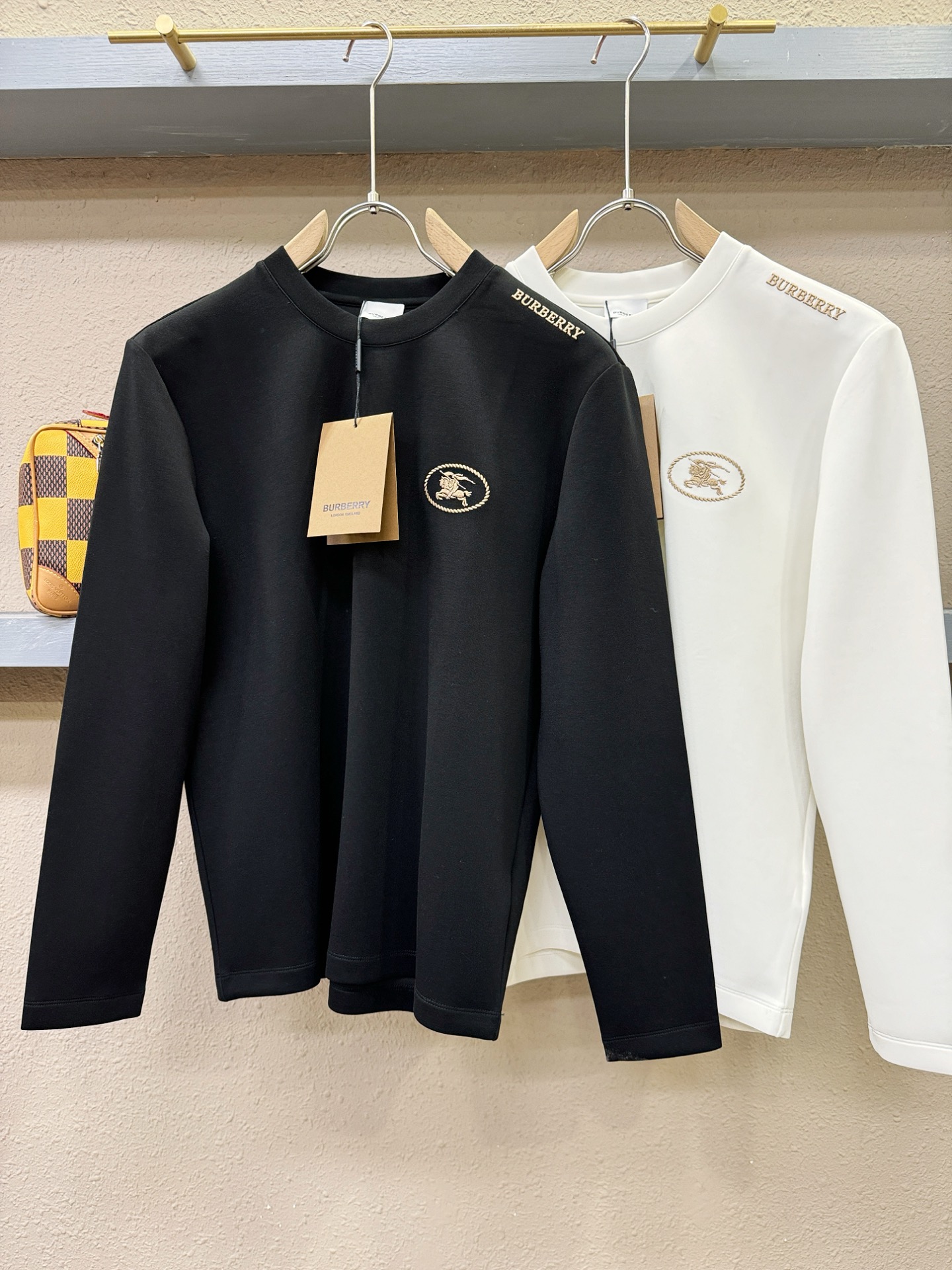BURBERRY巴宝莉 2025ss秋冬新品 长袖T恤，经典Logo设计，百搭款 官网同步发售 定制面料