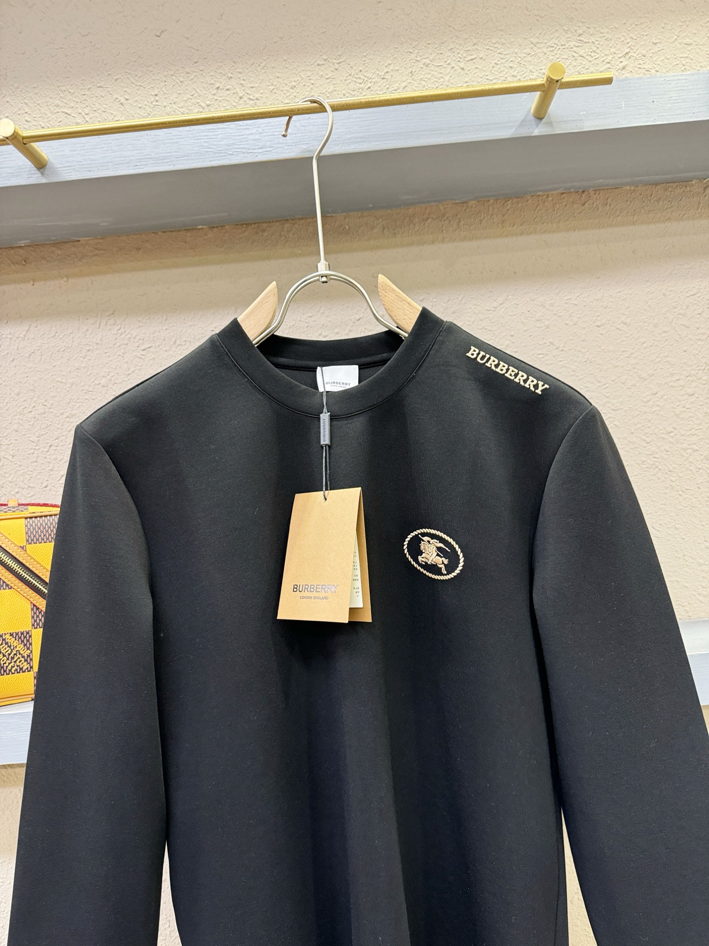 BURBERRY巴宝莉 2025ss秋冬新品 长袖T恤，经典Logo设计，百搭款 官网同步发售 定制面料