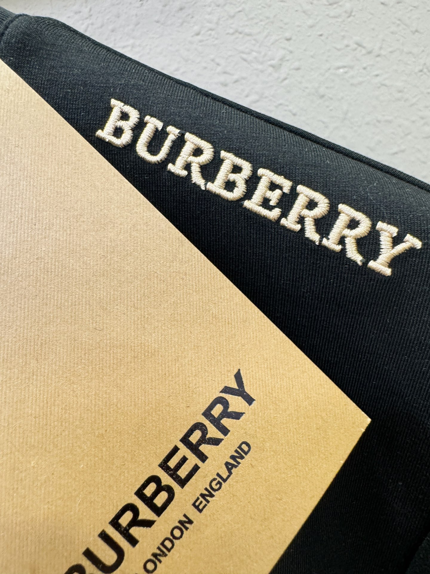 BURBERRY巴宝莉 2025ss秋冬新品 长袖T恤，经典Logo设计，百搭款 官网同步发售 定制面料