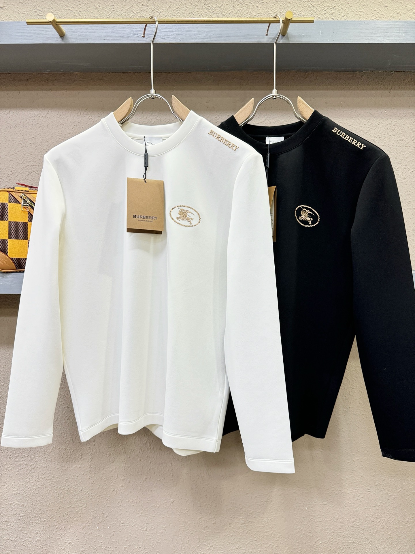 BURBERRY巴宝莉 2025ss秋冬新品 长袖T恤，经典Logo设计，百搭款 官网同步发售 定制面料
