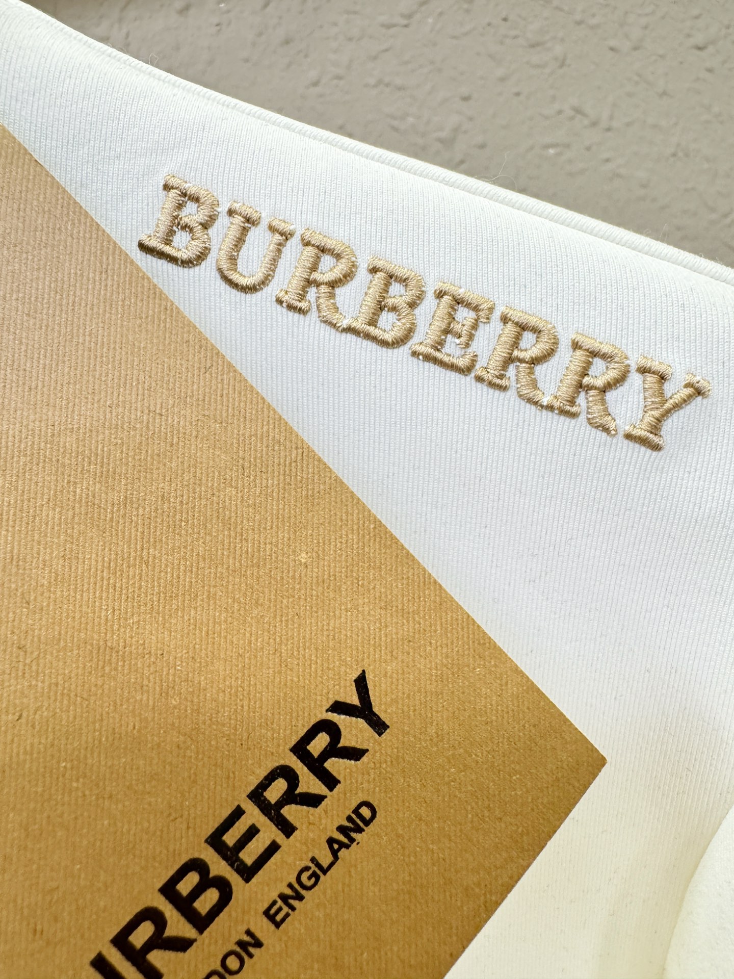 BURBERRY巴宝莉 2025ss秋冬新品 长袖T恤，经典Logo设计，百搭款 官网同步发售 定制面料