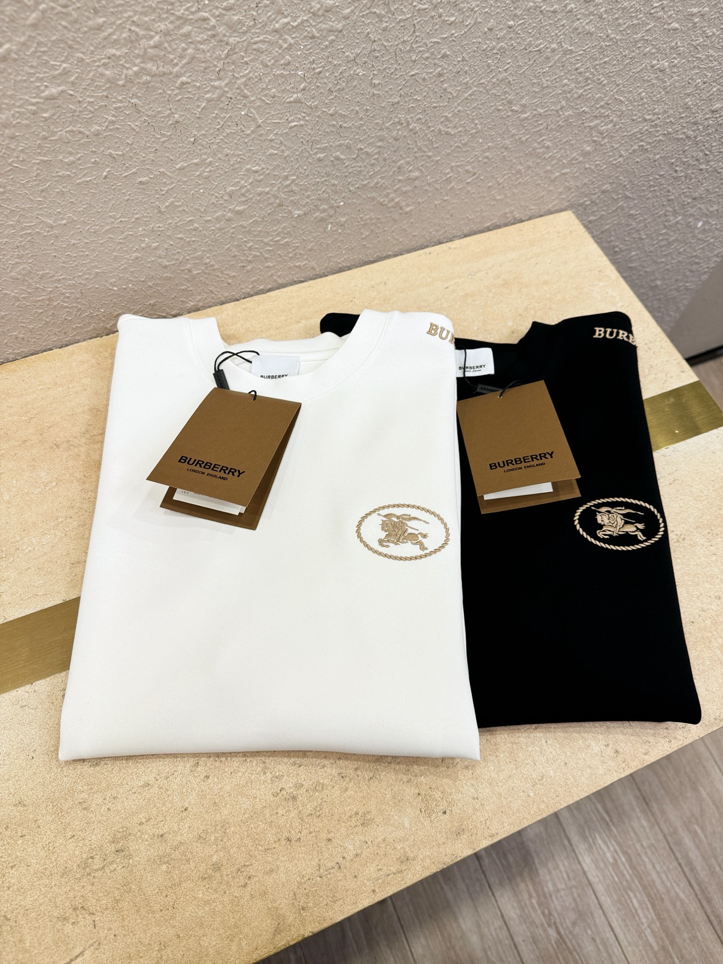 BURBERRY巴宝莉 2025ss秋冬新品 长袖T恤，经典Logo设计，百搭款 官网同步发售 定制面料