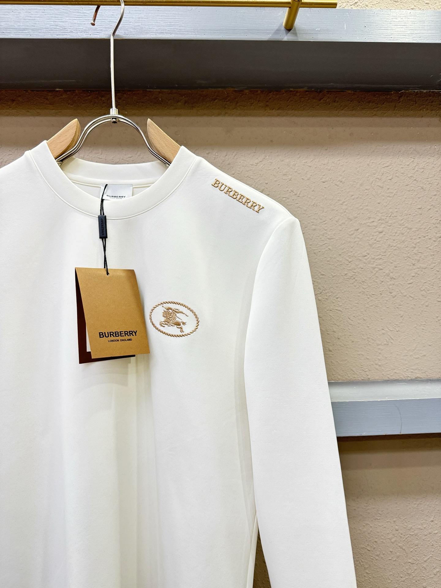 BURBERRY巴宝莉 2025ss秋冬新品 长袖T恤，经典Logo设计，百搭款 官网同步发售 定制面料