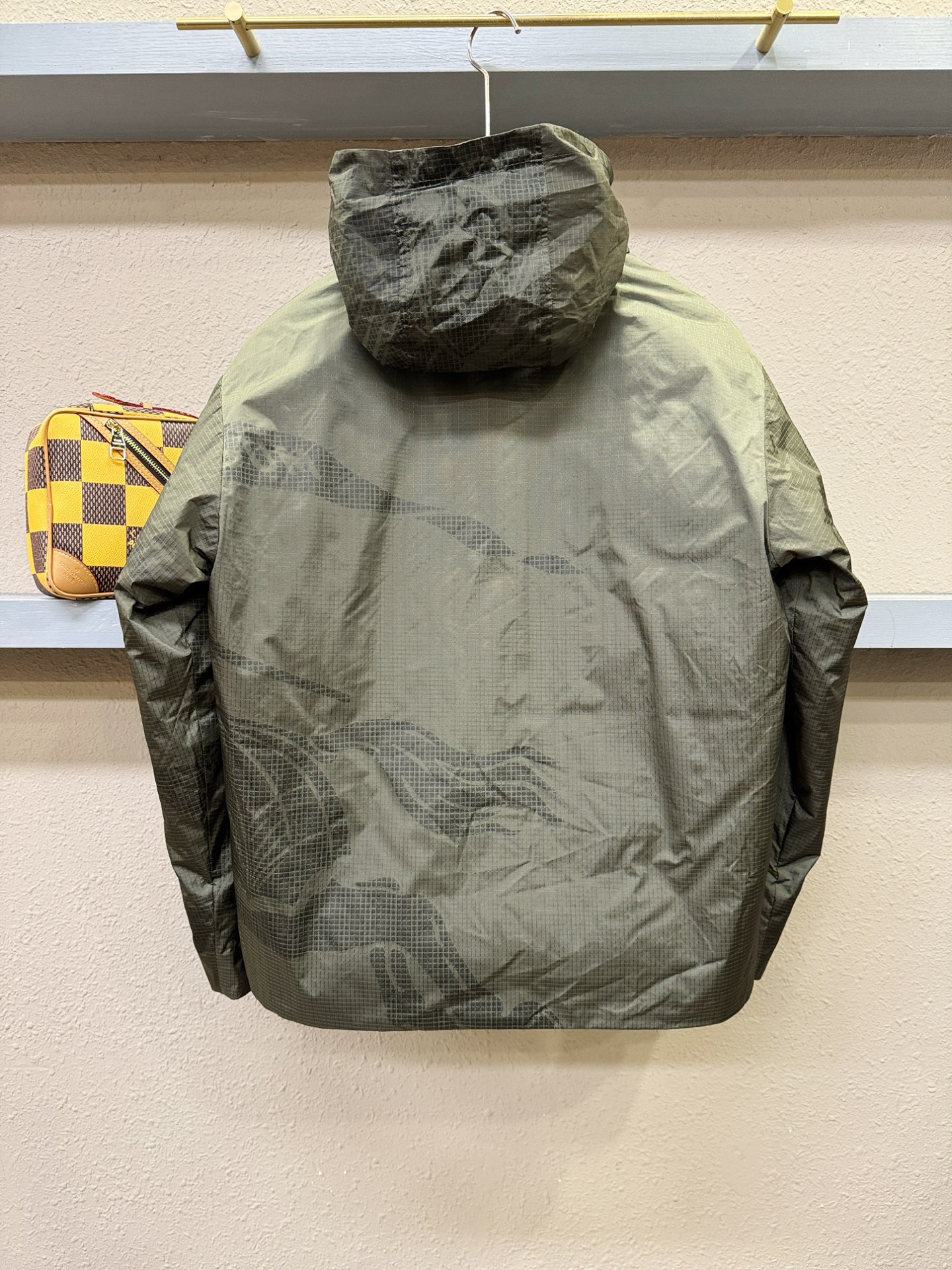 BURBERRY巴宝莉 2025新款羽绒服，秀场新品，品相非常完美，专柜高科技防水面料，内里90%白鹅绒