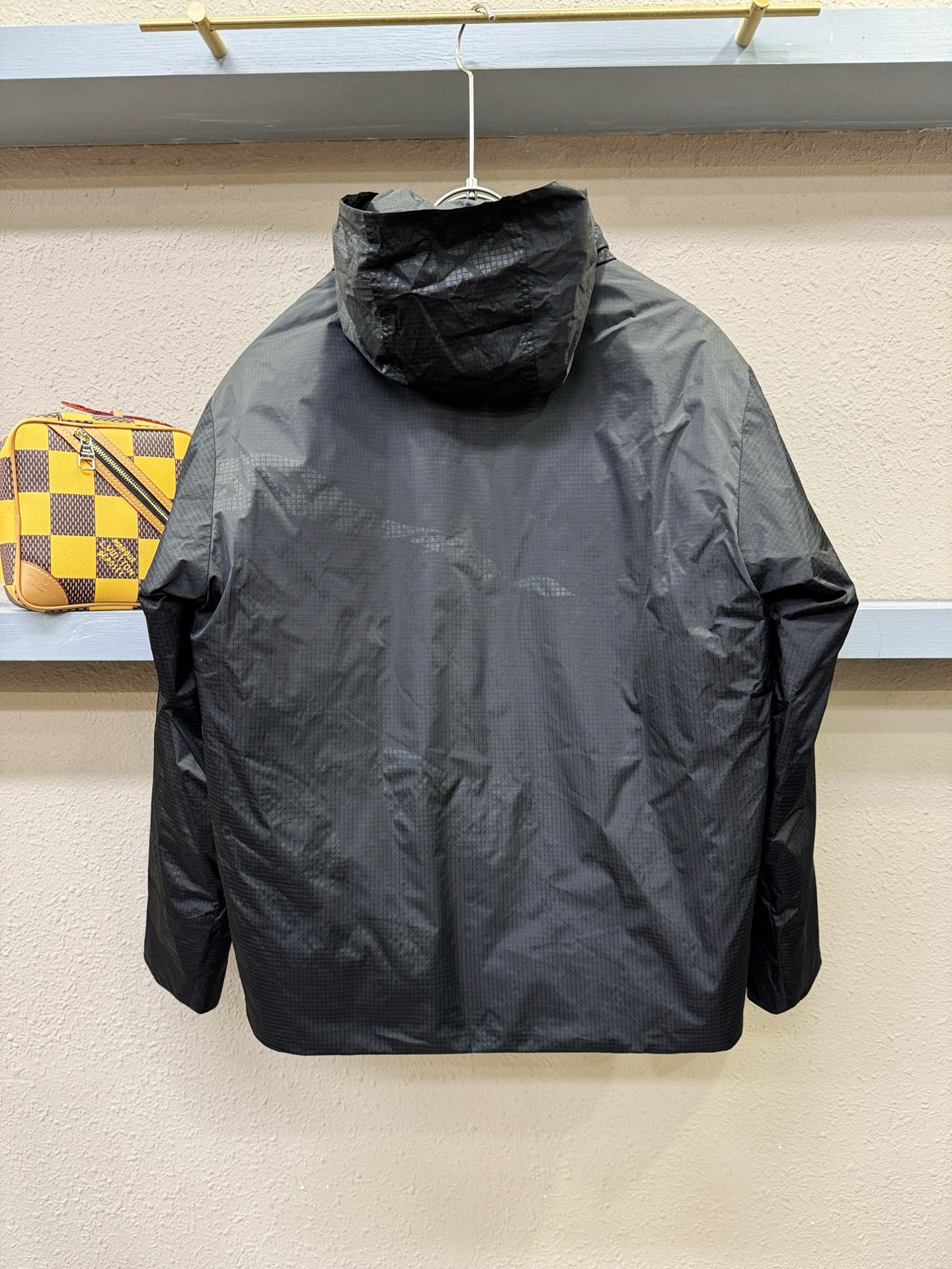 BURBERRY巴宝莉 2025新款羽绒服，秀场新品，品相非常完美，专柜高科技防水面料，内里90%白鹅绒