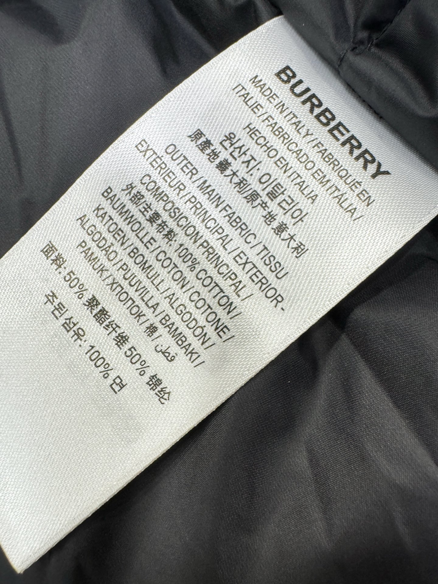 BURBERRY巴宝莉 2025新款羽绒服，秀场新品，品相非常完美，专柜高科技防水面料，内里90%白鹅绒