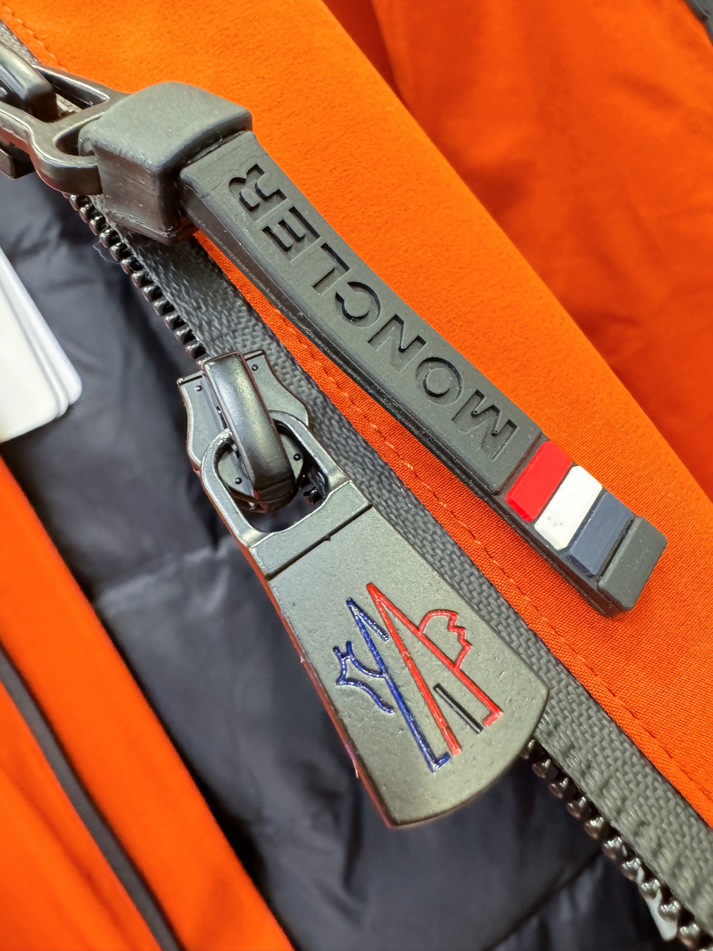 Moncler蒙口 2025新款羽绒服，秀场新品，品相非常完美，专柜高科技防水面料，内里90%白鹅绒填充