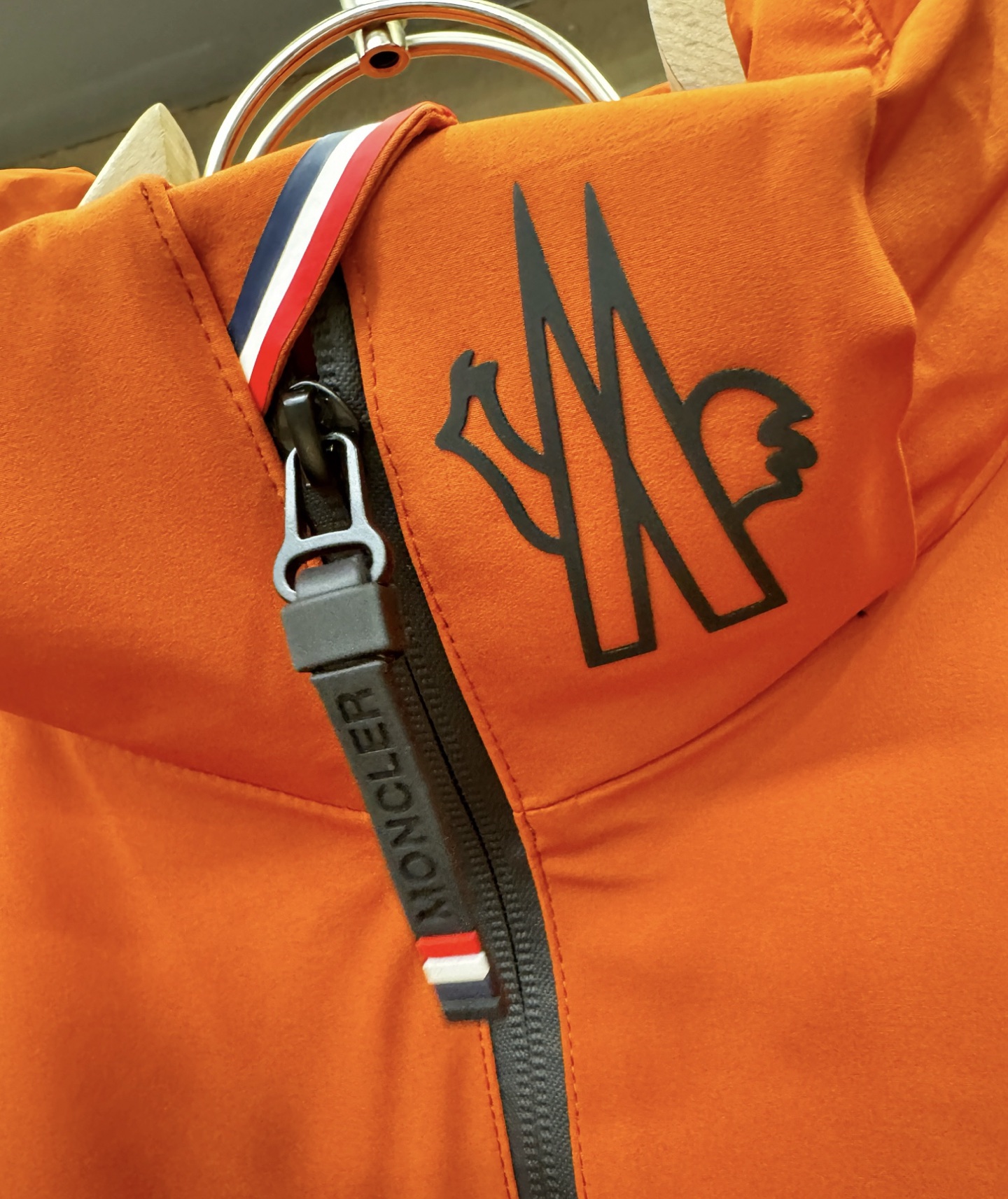 Moncler蒙口 2025新款羽绒服，秀场新品，品相非常完美，专柜高科技防水面料，内里90%白鹅绒填充