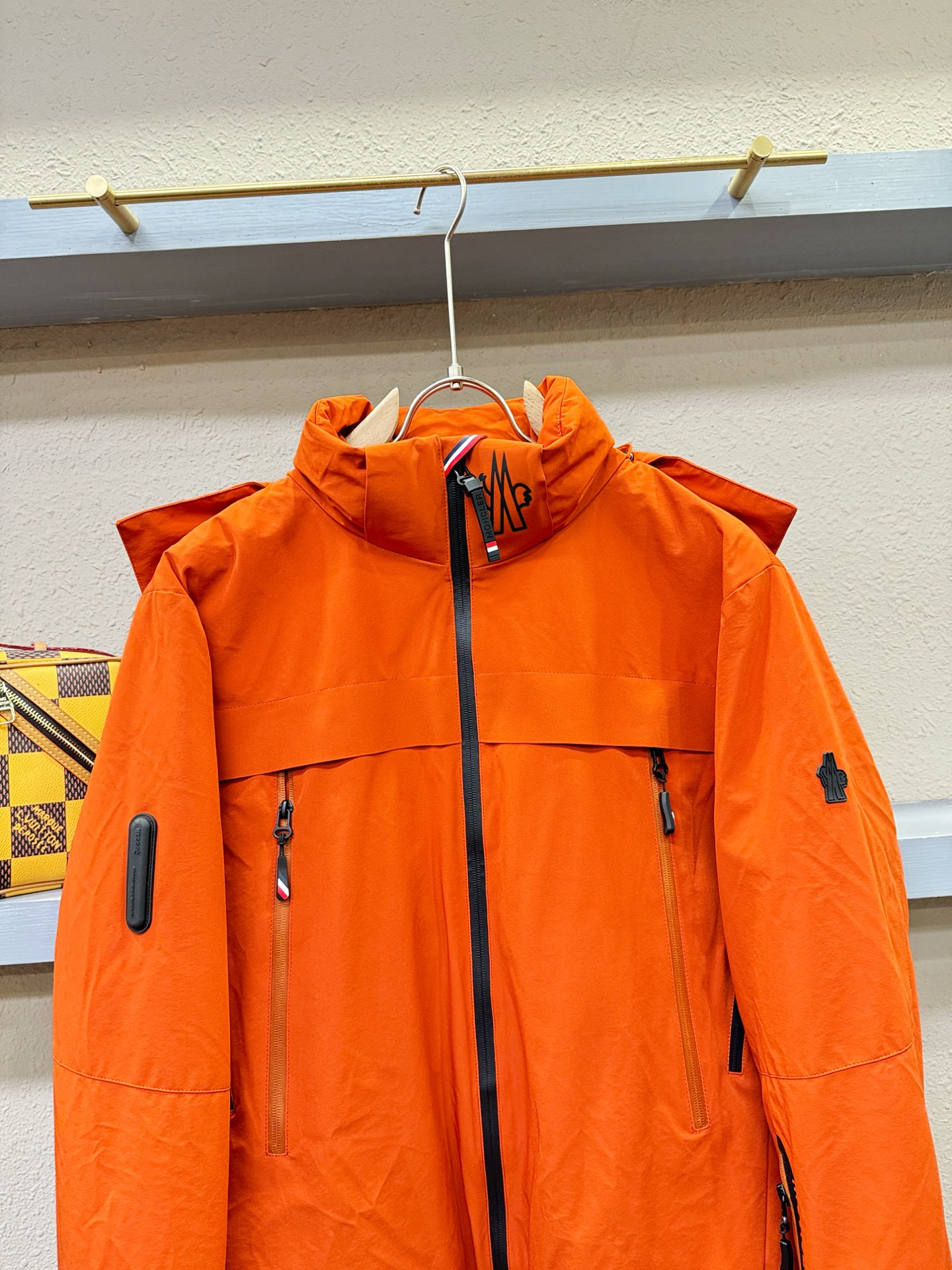 Moncler蒙口 2025新款羽绒服，秀场新品，品相非常完美，专柜高科技防水面料，内里90%白鹅绒填充