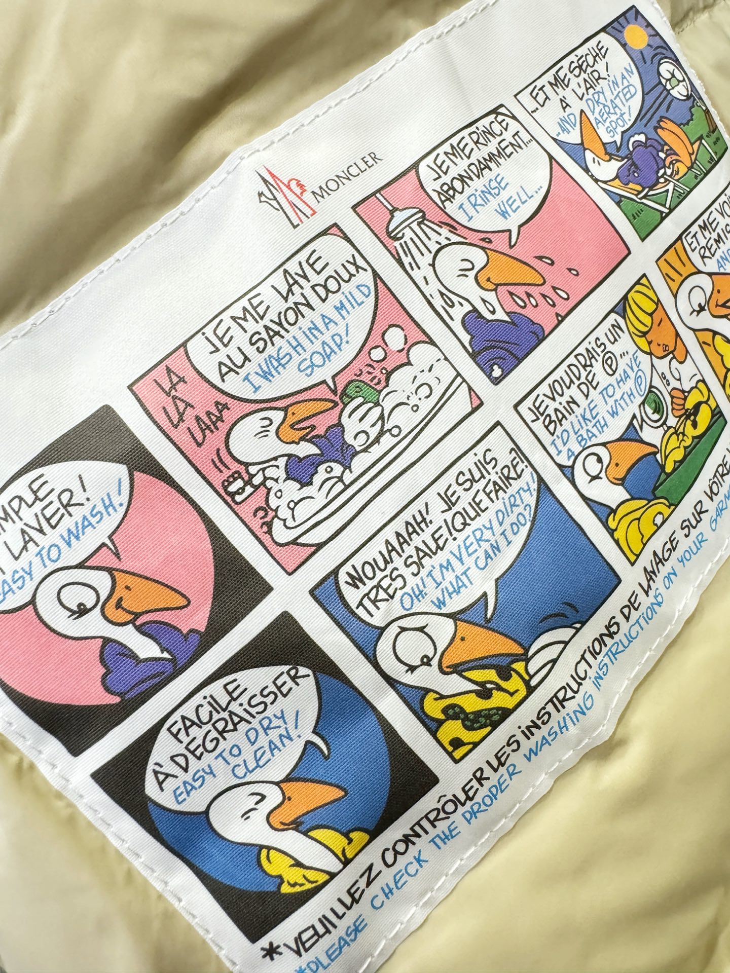 Moncler蒙口 2025新款羽绒服，秀场新品，品相非常完美，专柜高科技防水面料，内里90%白鹅绒填充