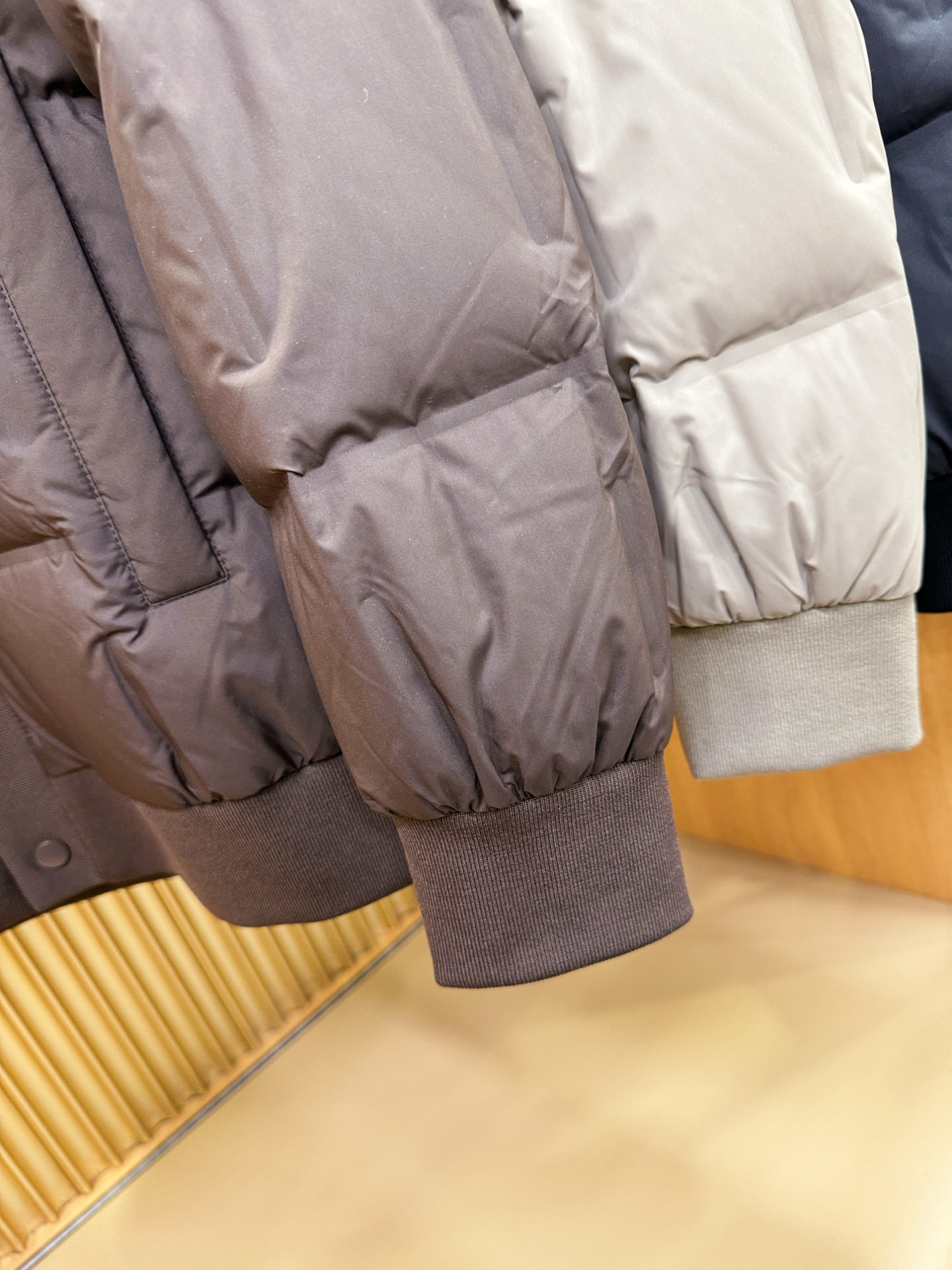 BC布鲁提2025新款羽绒服，秀场新品，品相非常完美，专柜高科技防水面料，内里白鸭绒填充，舒适保暖，色泽