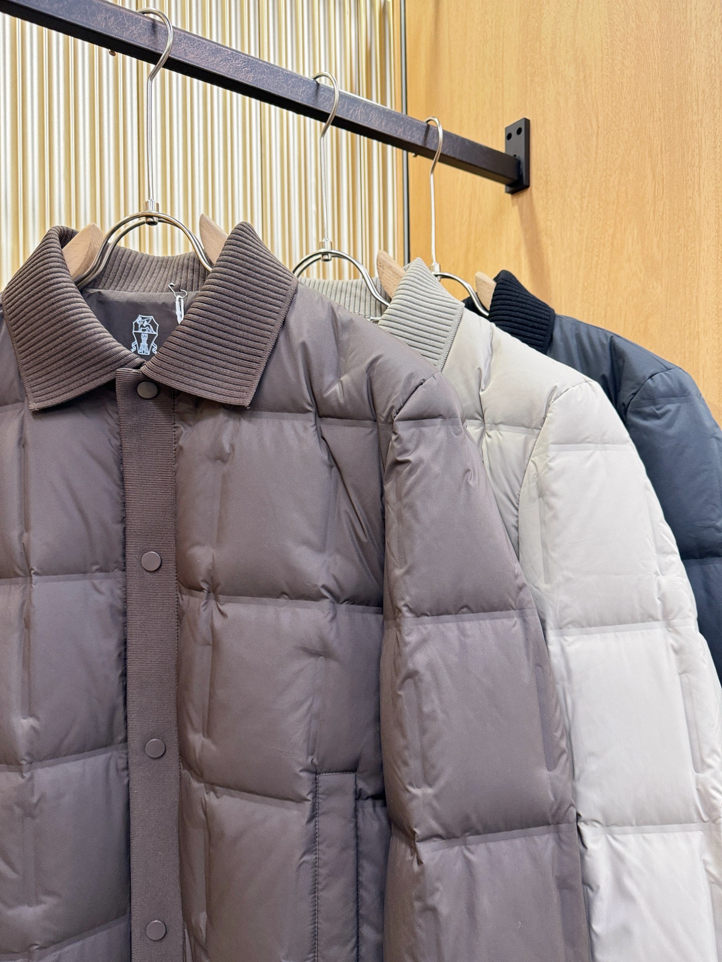 BC布鲁提2025新款羽绒服，秀场新品，品相非常完美，专柜高科技防水面料，内里白鸭绒填充，舒适保暖，色泽