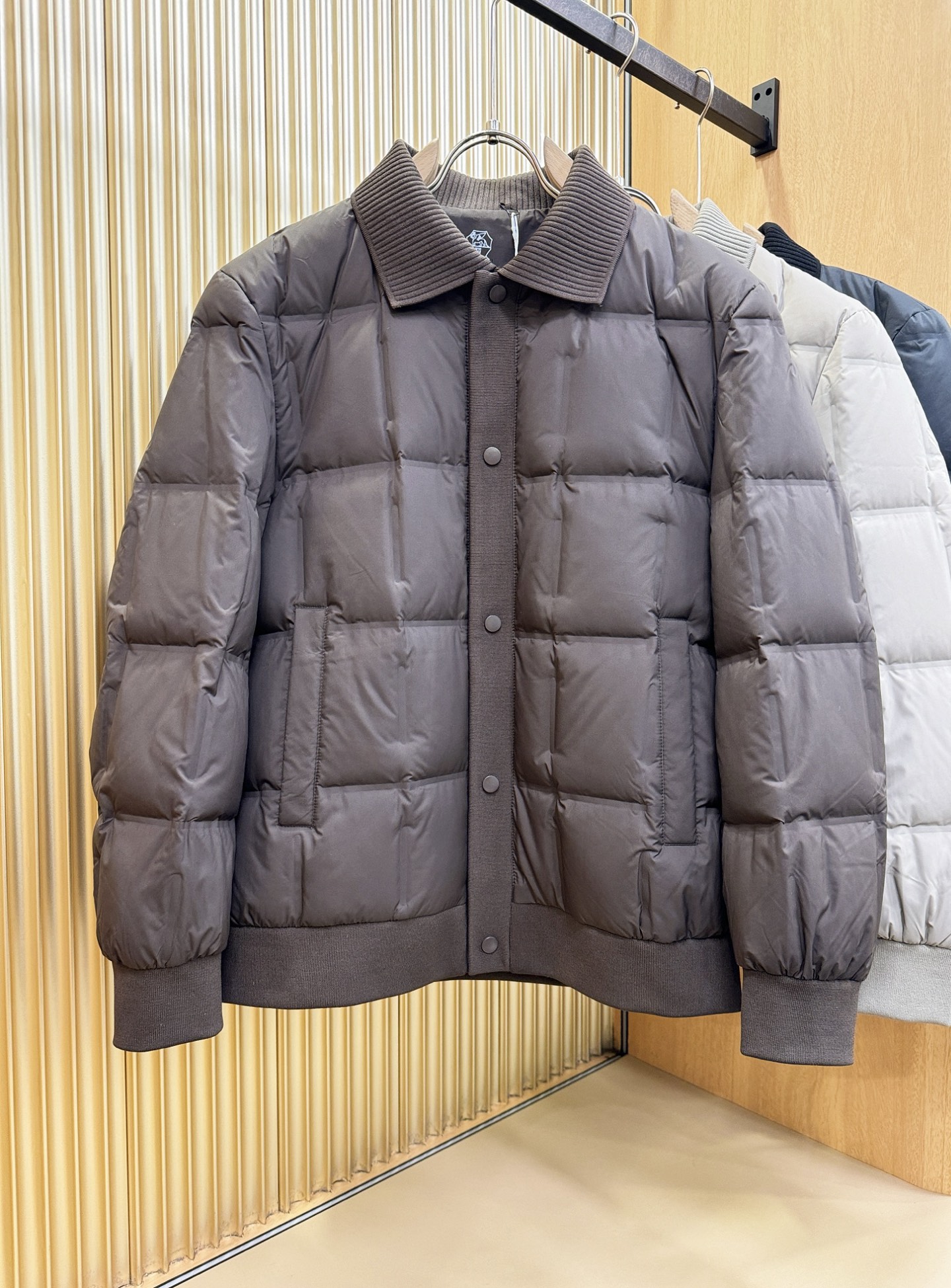 BC布鲁提2025新款羽绒服，秀场新品，品相非常完美，专柜高科技防水面料，内里白鸭绒填充，舒适保暖，色泽