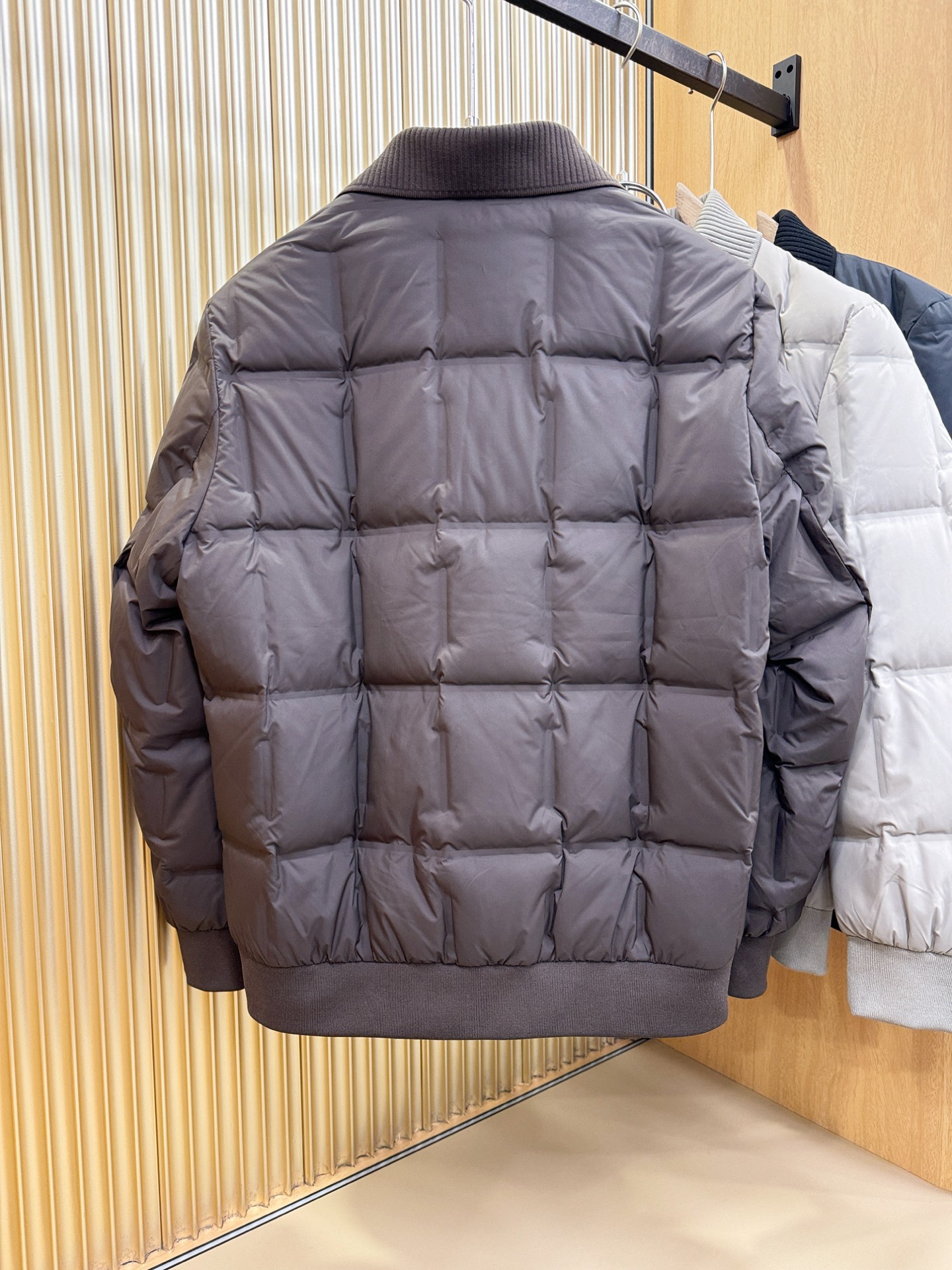 BC布鲁提2025新款羽绒服，秀场新品，品相非常完美，专柜高科技防水面料，内里白鸭绒填充，舒适保暖，色泽