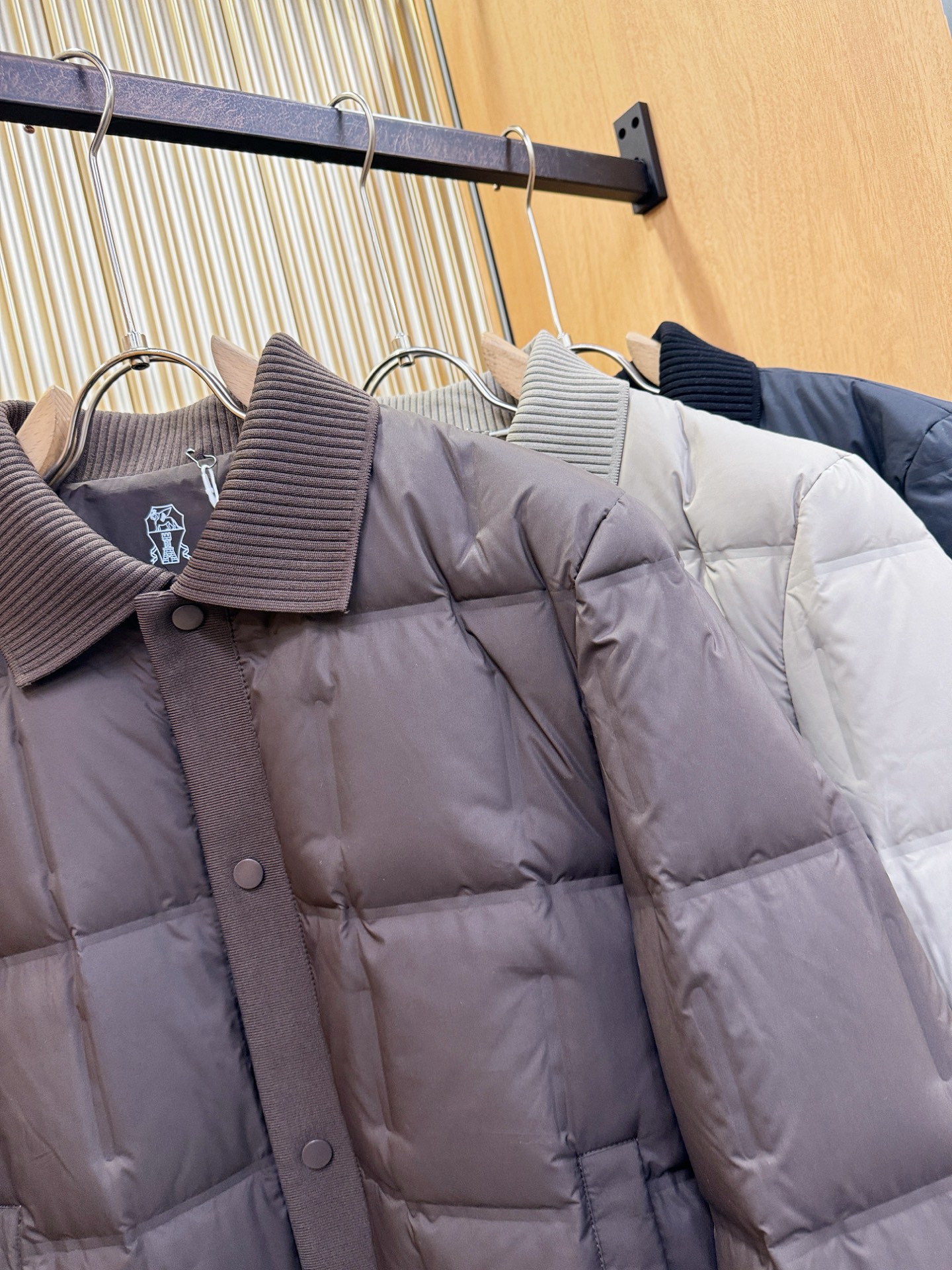 BC布鲁提2025新款羽绒服，秀场新品，品相非常完美，专柜高科技防水面料，内里白鸭绒填充，舒适保暖，色泽