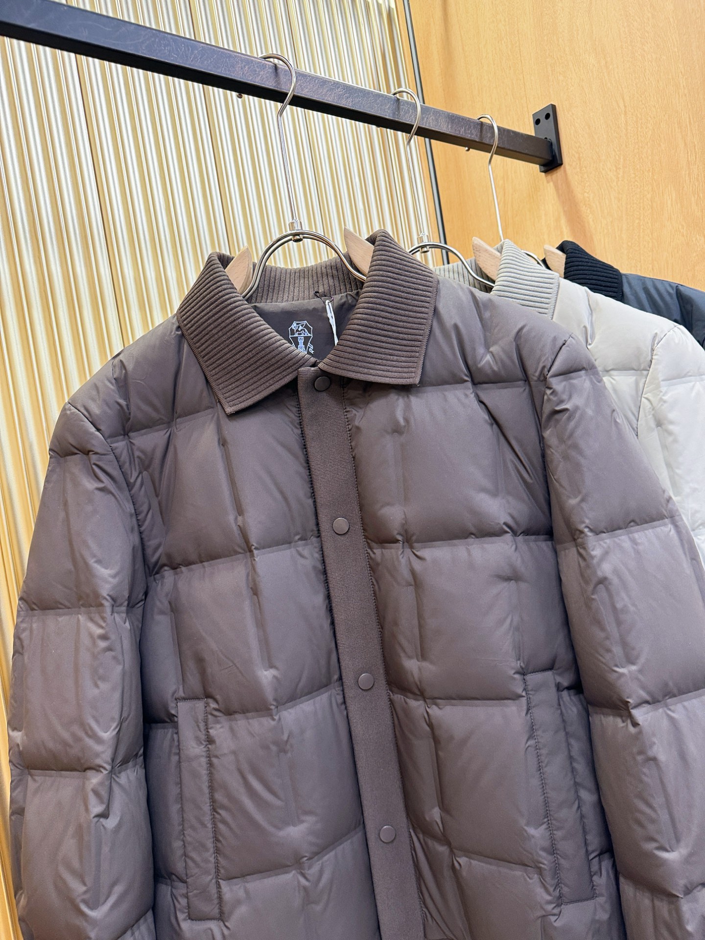 BC布鲁提2025新款羽绒服，秀场新品，品相非常完美，专柜高科技防水面料，内里白鸭绒填充，舒适保暖，色泽