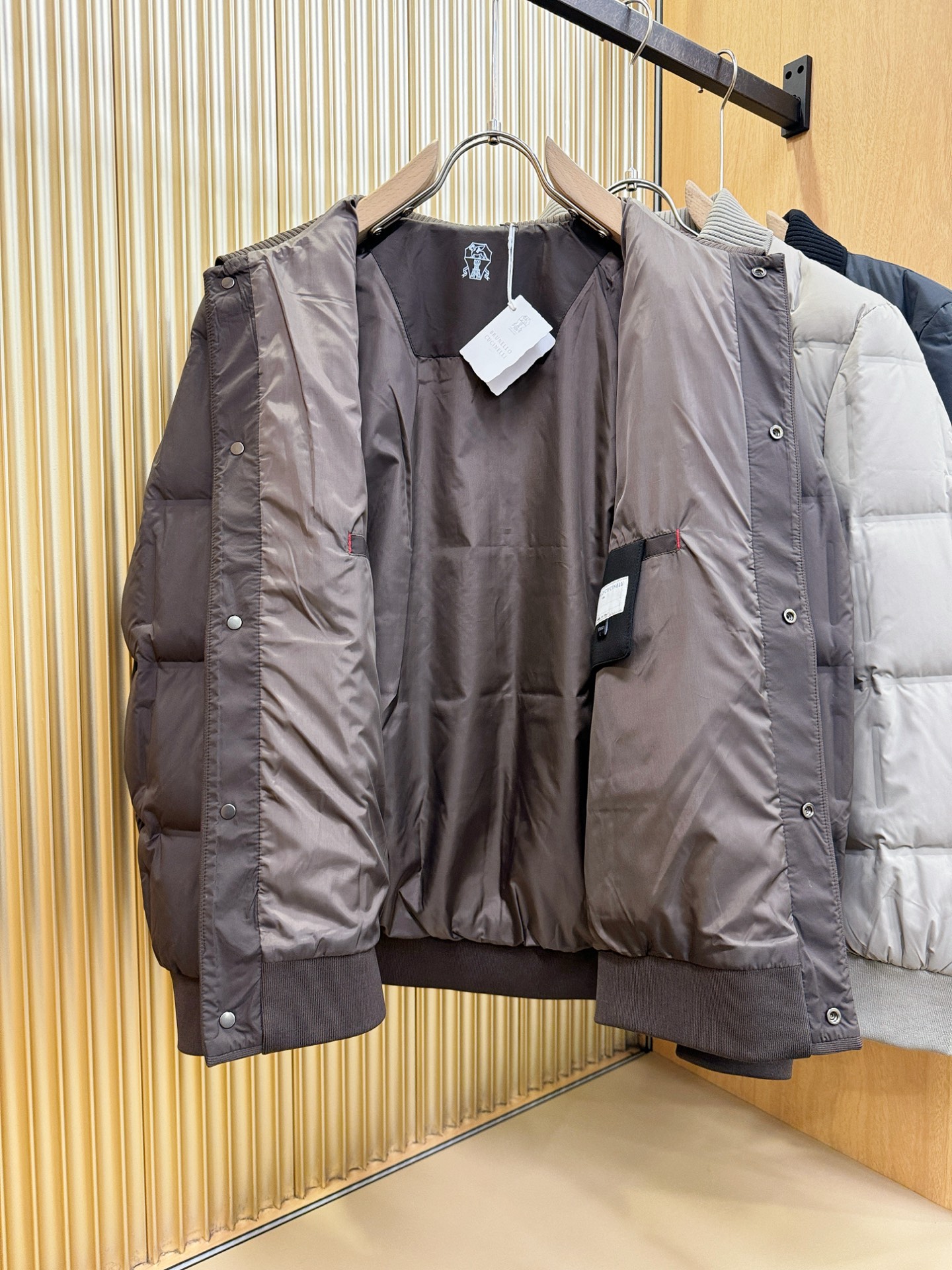 BC布鲁提2025新款羽绒服，秀场新品，品相非常完美，专柜高科技防水面料，内里白鸭绒填充，舒适保暖，色泽