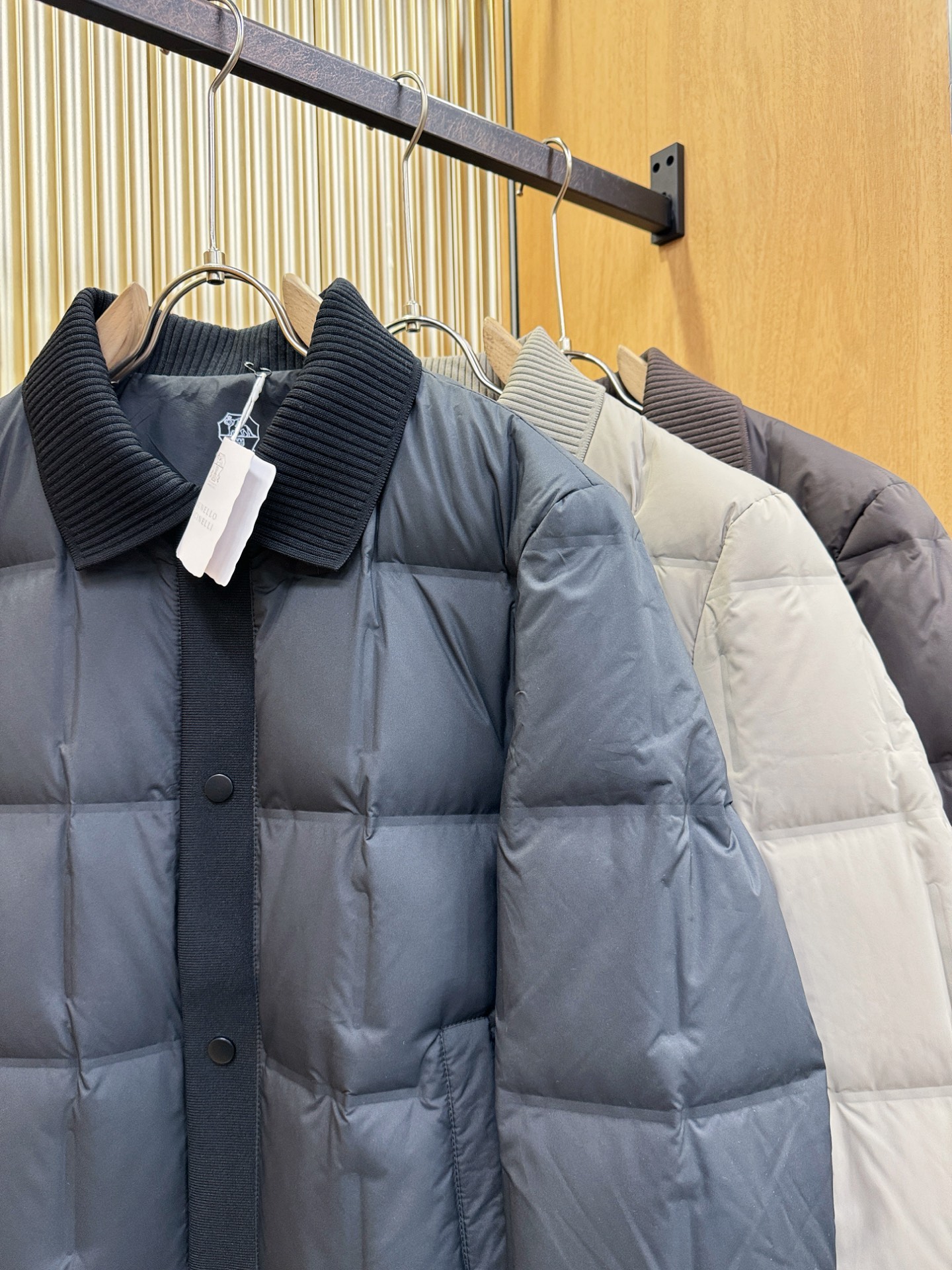 BC布鲁提2025新款羽绒服，秀场新品，品相非常完美，专柜高科技防水面料，内里白鸭绒填充，舒适保暖，色泽