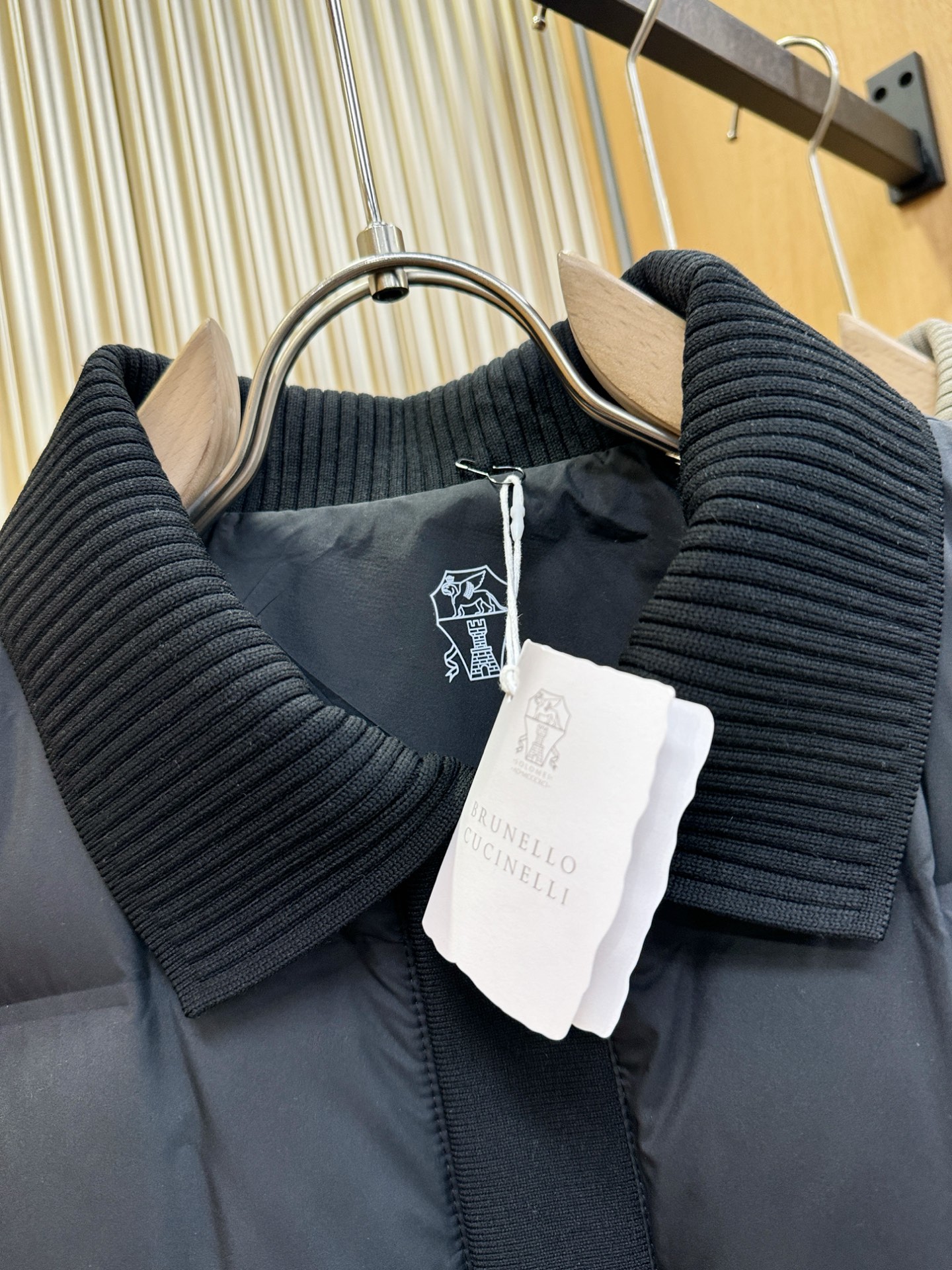 BC布鲁提2025新款羽绒服，秀场新品，品相非常完美，专柜高科技防水面料，内里白鸭绒填充，舒适保暖，色泽