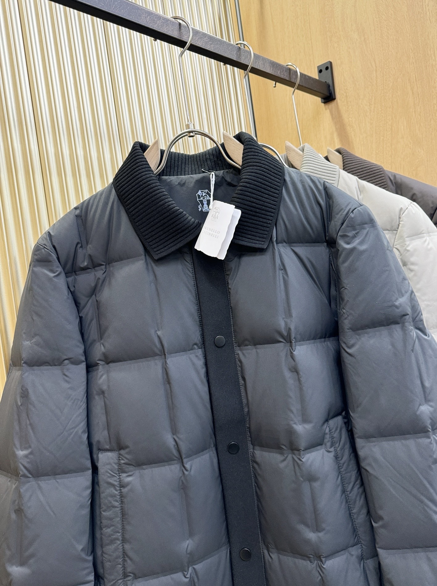 BC布鲁提2025新款羽绒服，秀场新品，品相非常完美，专柜高科技防水面料，内里白鸭绒填充，舒适保暖，色泽