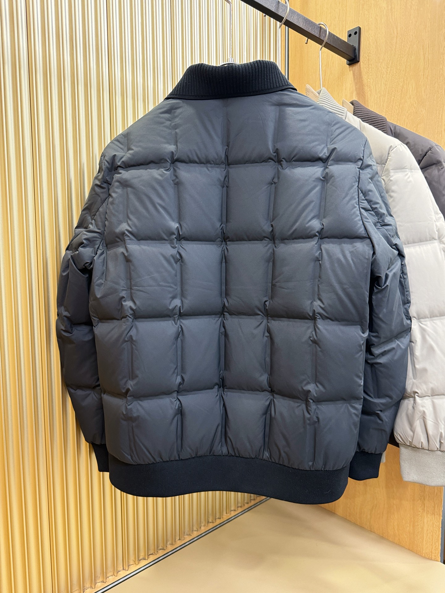 BC布鲁提2025新款羽绒服，秀场新品，品相非常完美，专柜高科技防水面料，内里白鸭绒填充，舒适保暖，色泽