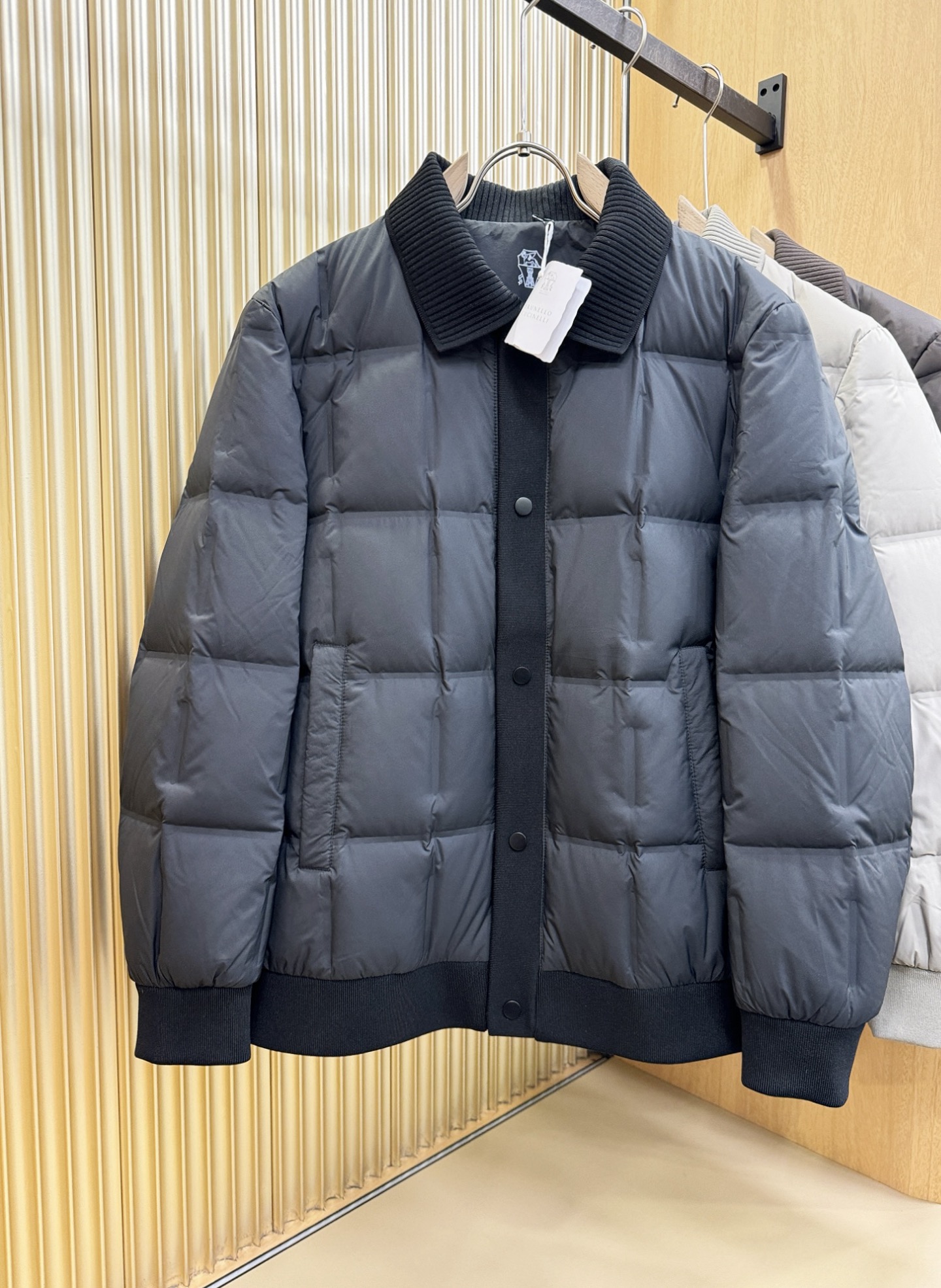 BC布鲁提2025新款羽绒服，秀场新品，品相非常完美，专柜高科技防水面料，内里白鸭绒填充，舒适保暖，色泽