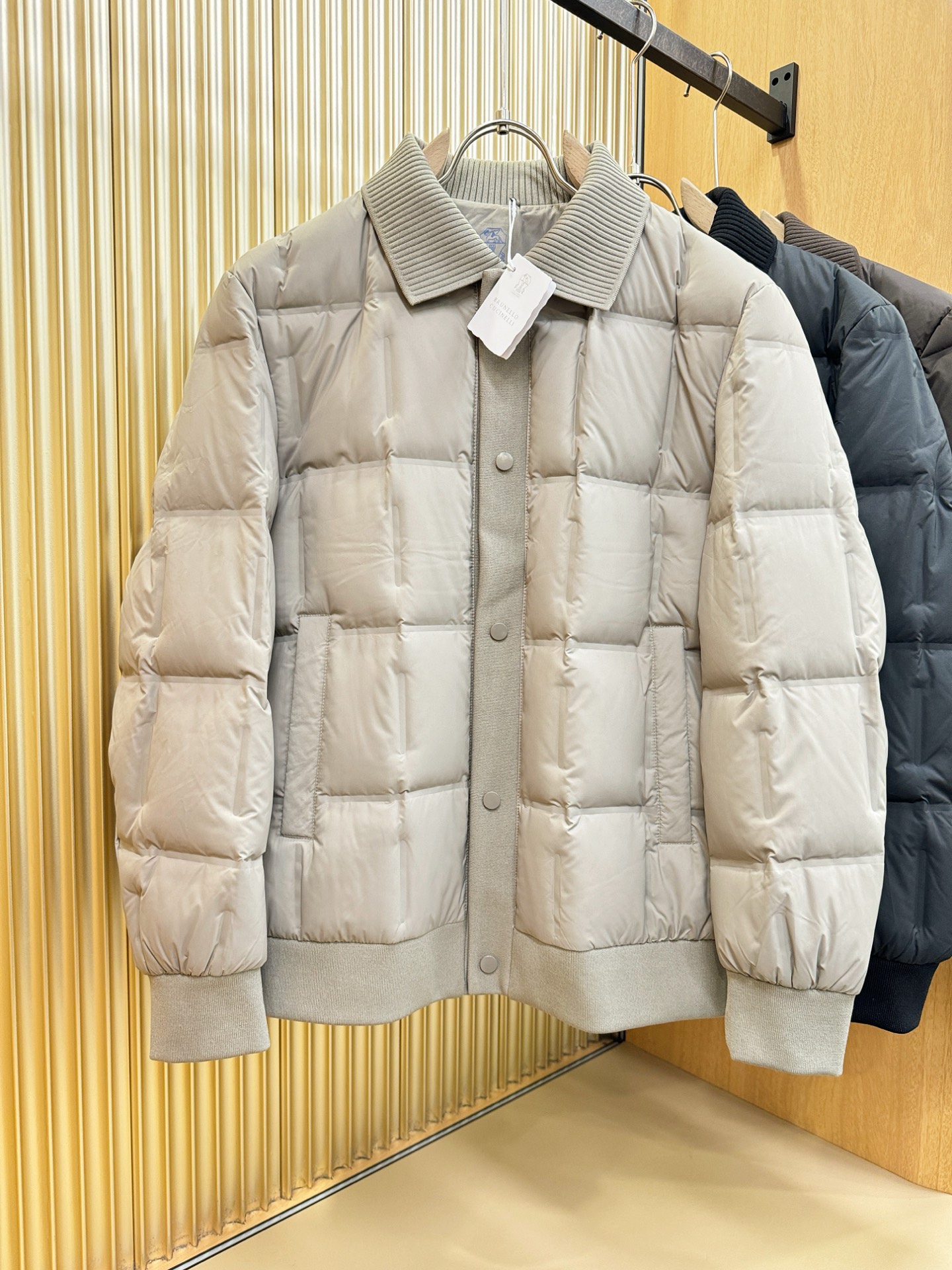 BC布鲁提2025新款羽绒服，秀场新品，品相非常完美，专柜高科技防水面料，内里白鸭绒填充，舒适保暖，色泽