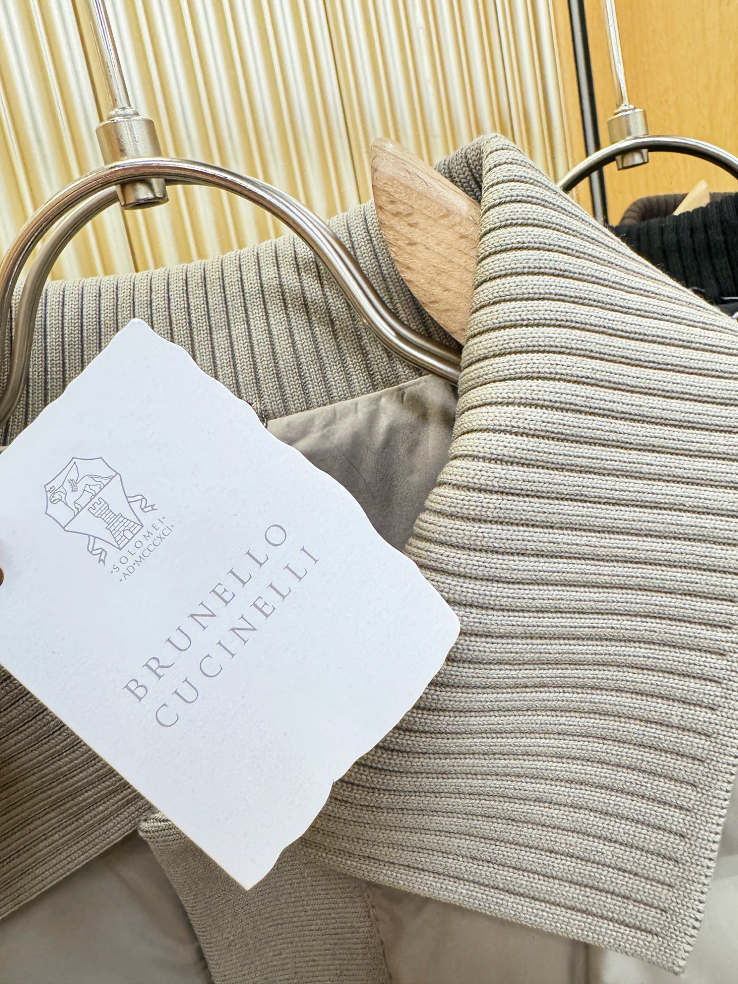 BC布鲁提2025新款羽绒服，秀场新品，品相非常完美，专柜高科技防水面料，内里白鸭绒填充，舒适保暖，色泽