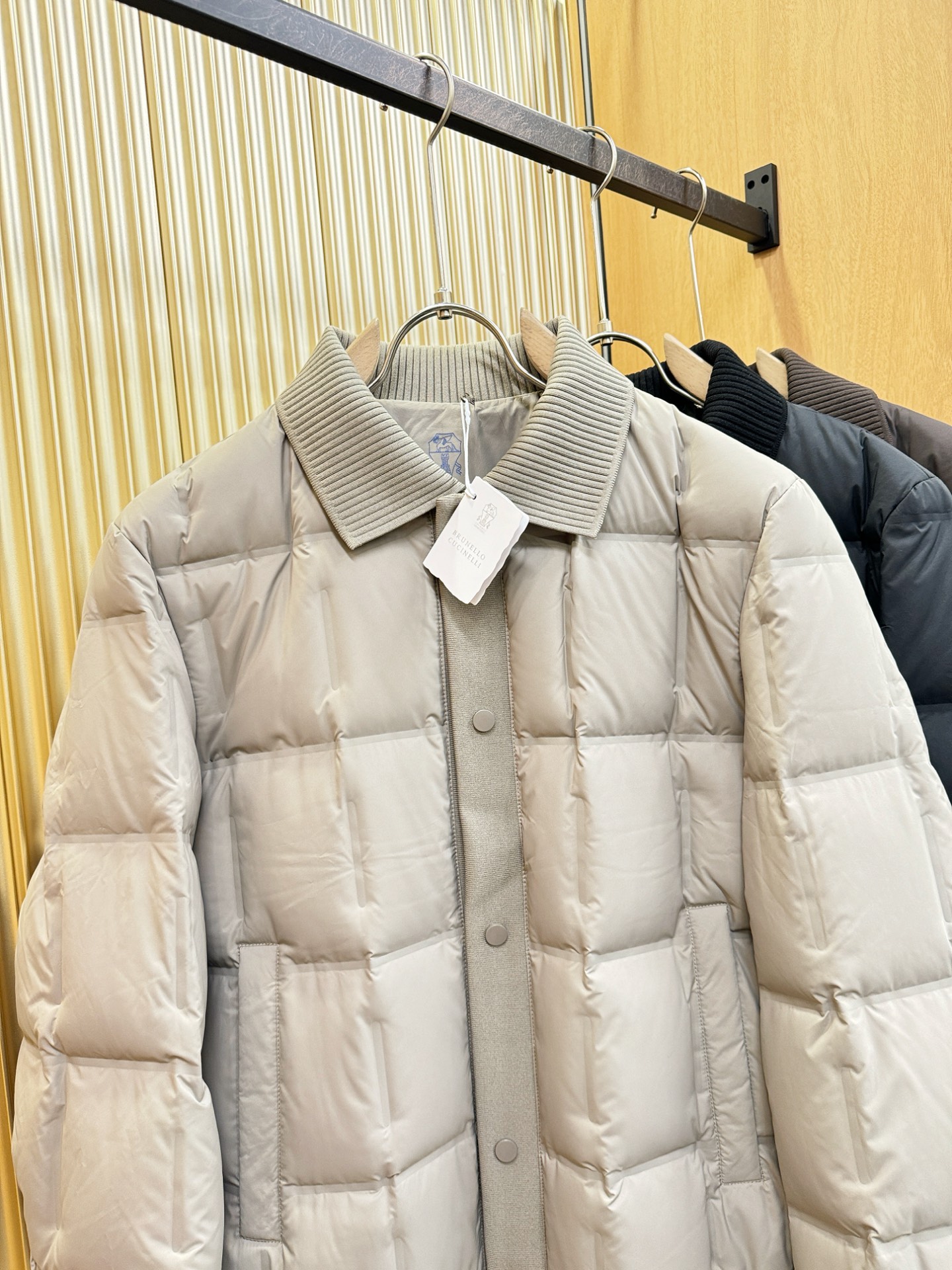 BC布鲁提2025新款羽绒服，秀场新品，品相非常完美，专柜高科技防水面料，内里白鸭绒填充，舒适保暖，色泽