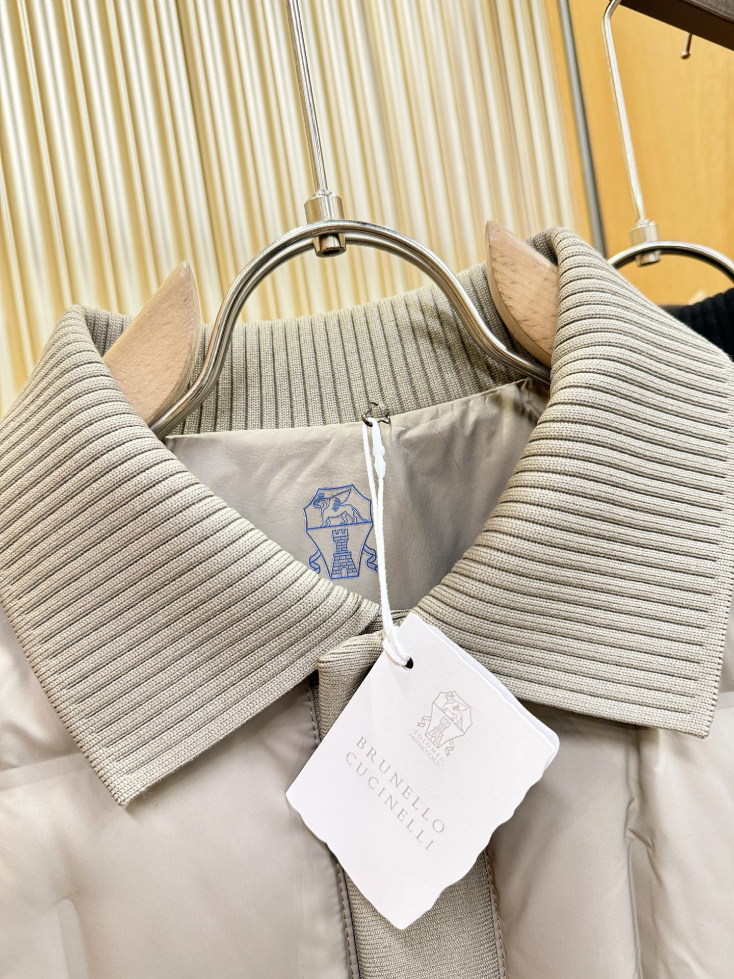 BC布鲁提2025新款羽绒服，秀场新品，品相非常完美，专柜高科技防水面料，内里白鸭绒填充，舒适保暖，色泽