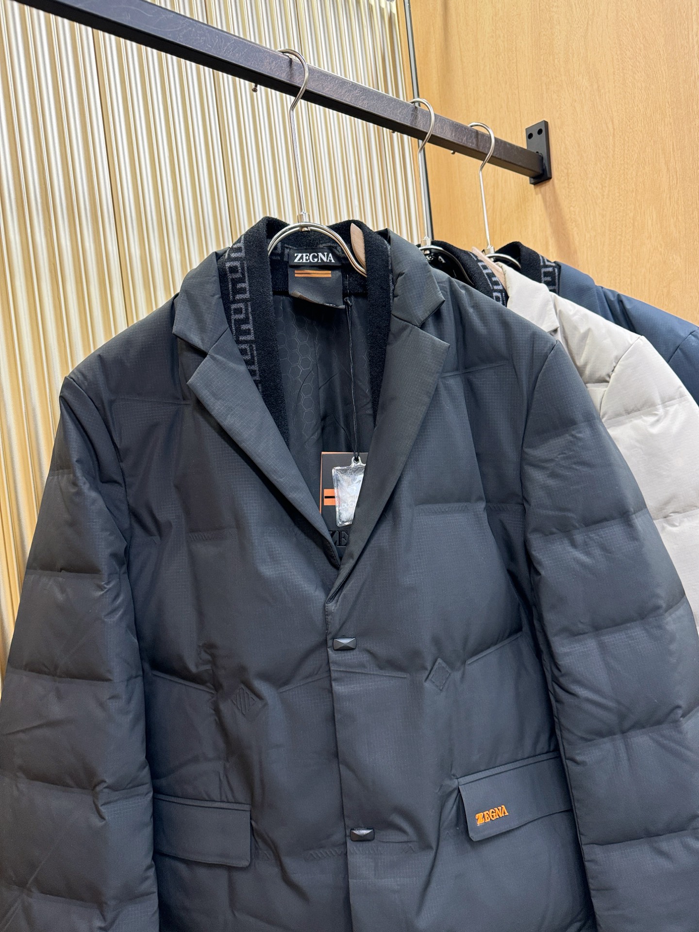 Ermenegildo Zeg*a杰*亚 2025新款羽绒服，衣领可拆，秀场新品，品相非常完美，专柜高科